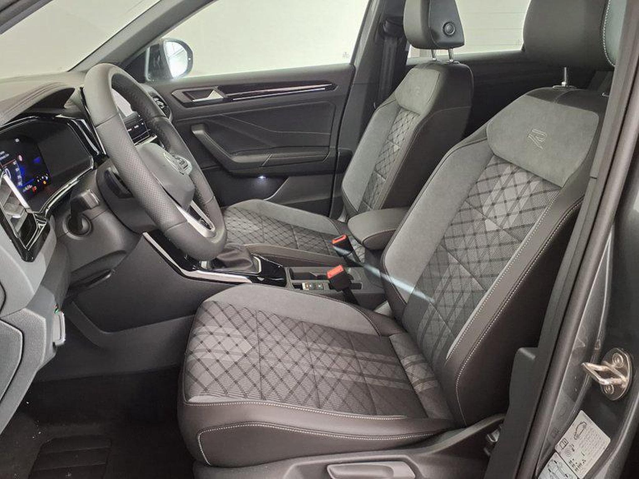 VW T-Roc R-Line 1.5 TSI 7-Gang-DSG (2026) - Foto 9