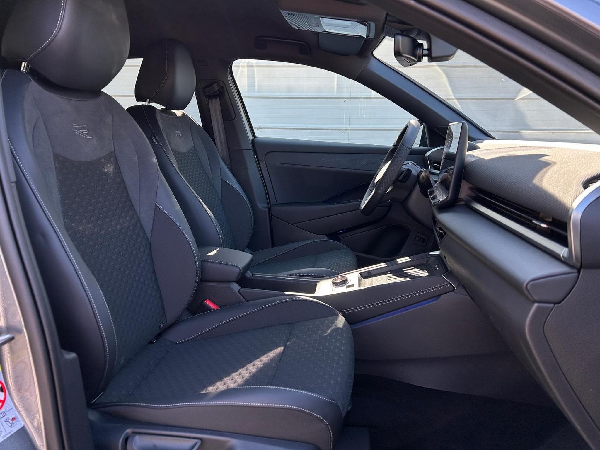 VW T-Roc R-Line (2026) - Photo 13