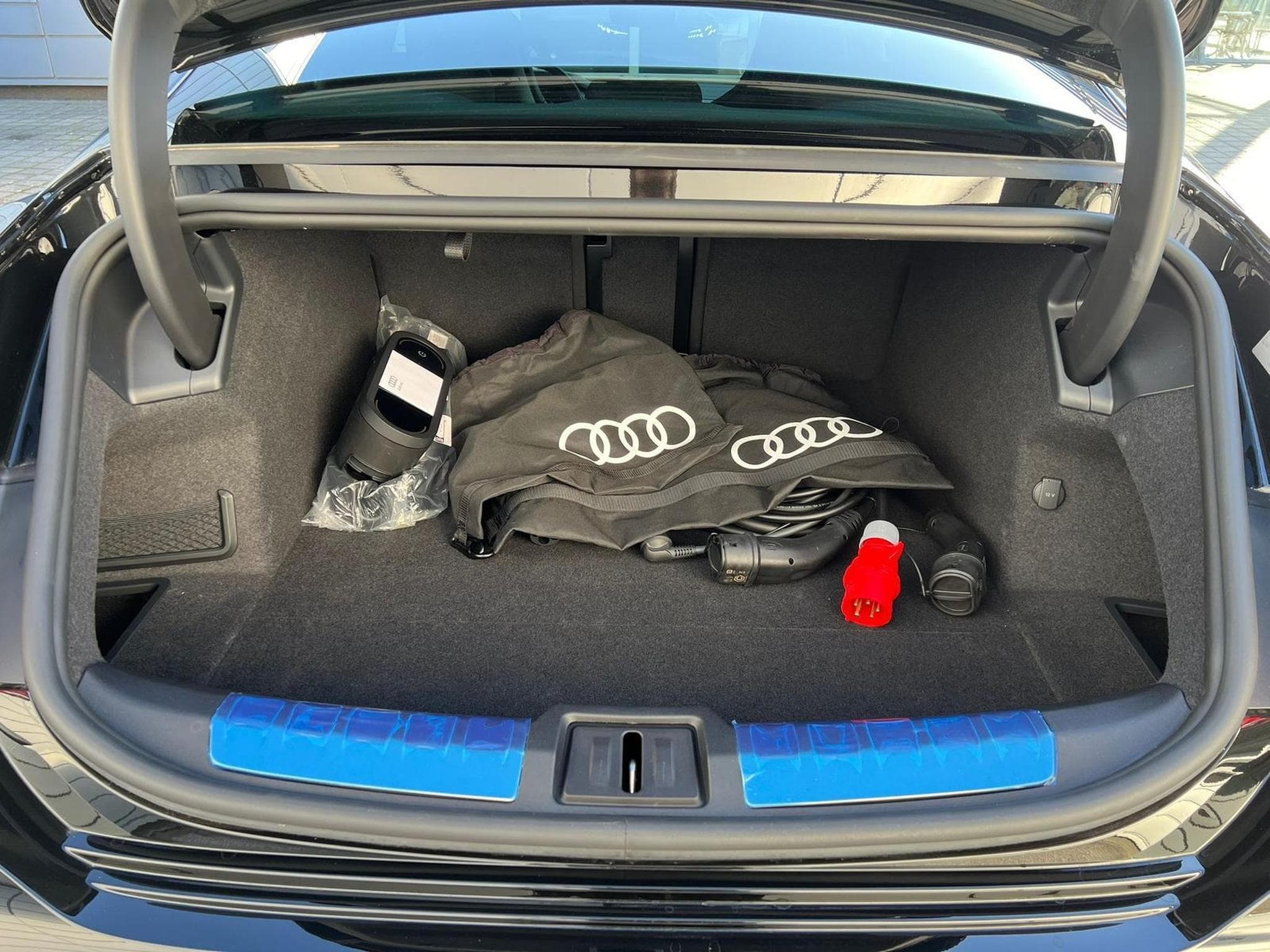 Audi e-tron basis quattro (2025) - Photo 8