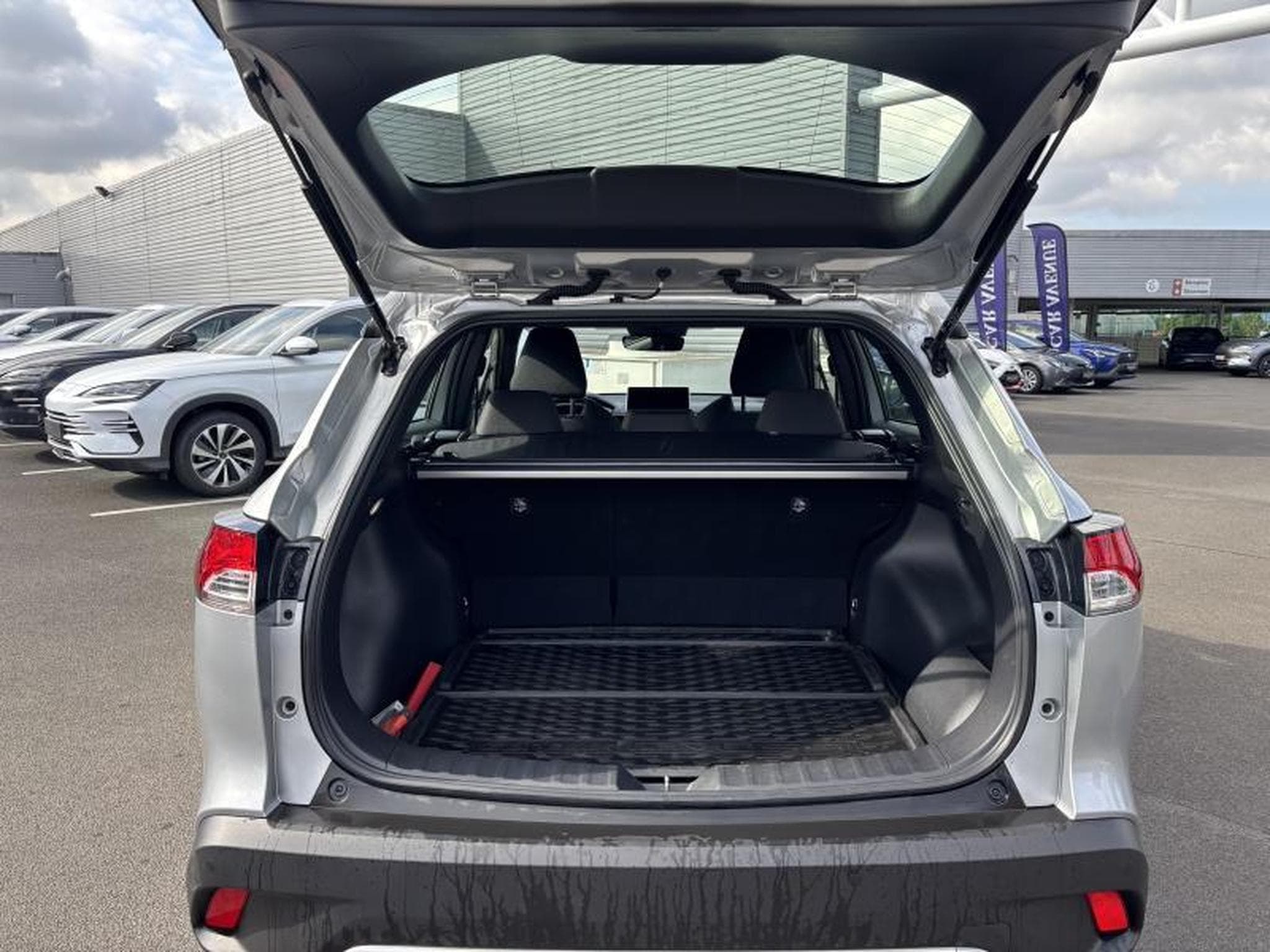 Toyota Corolla Dynamic 2,0 + Safety Pack (2024) - Photo 14