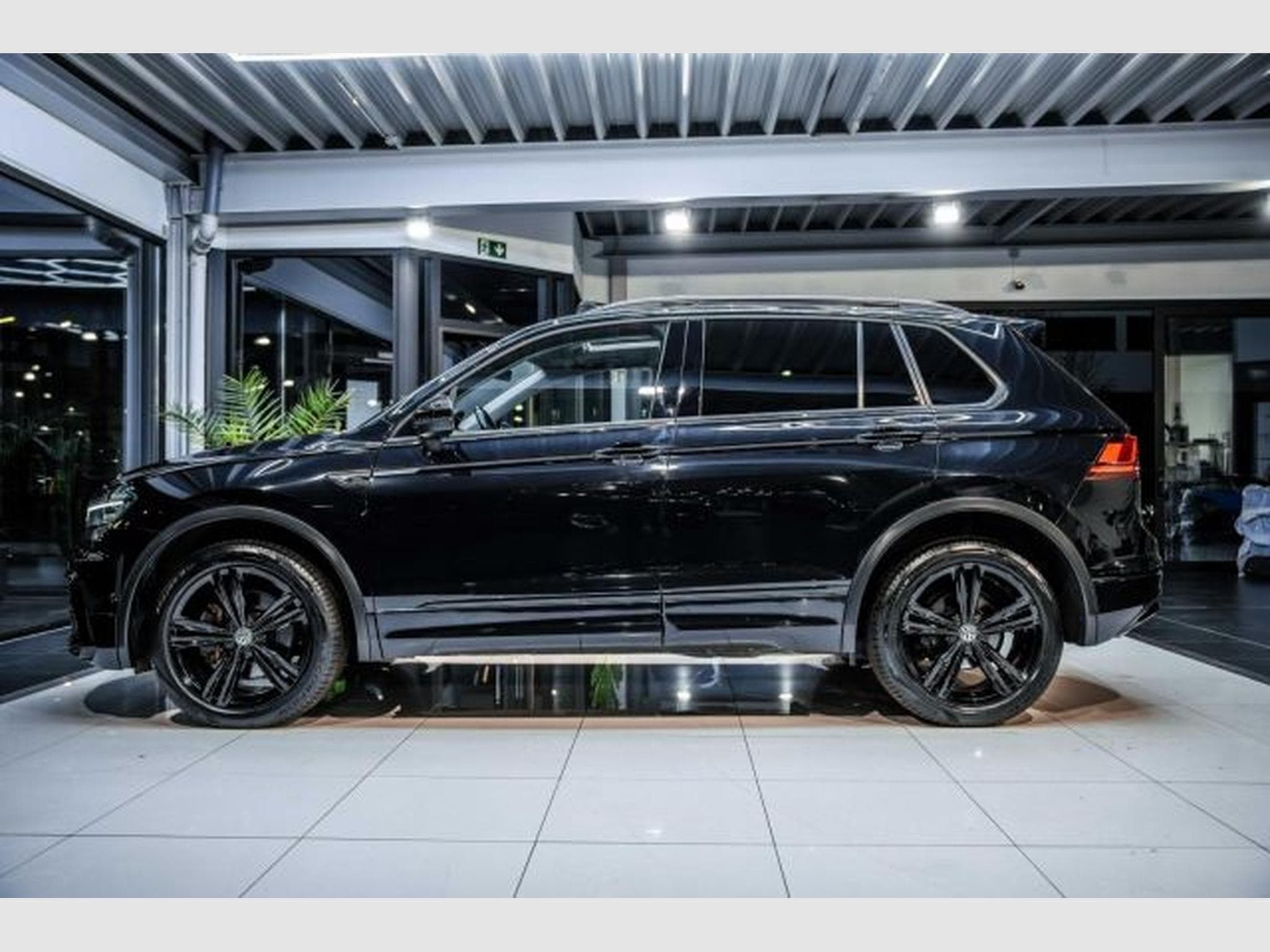 VW Tiguan Tiguan 2.0 TDI DSG Highl R-Line 4M NAVI LED PANO (2020) - Foto 11