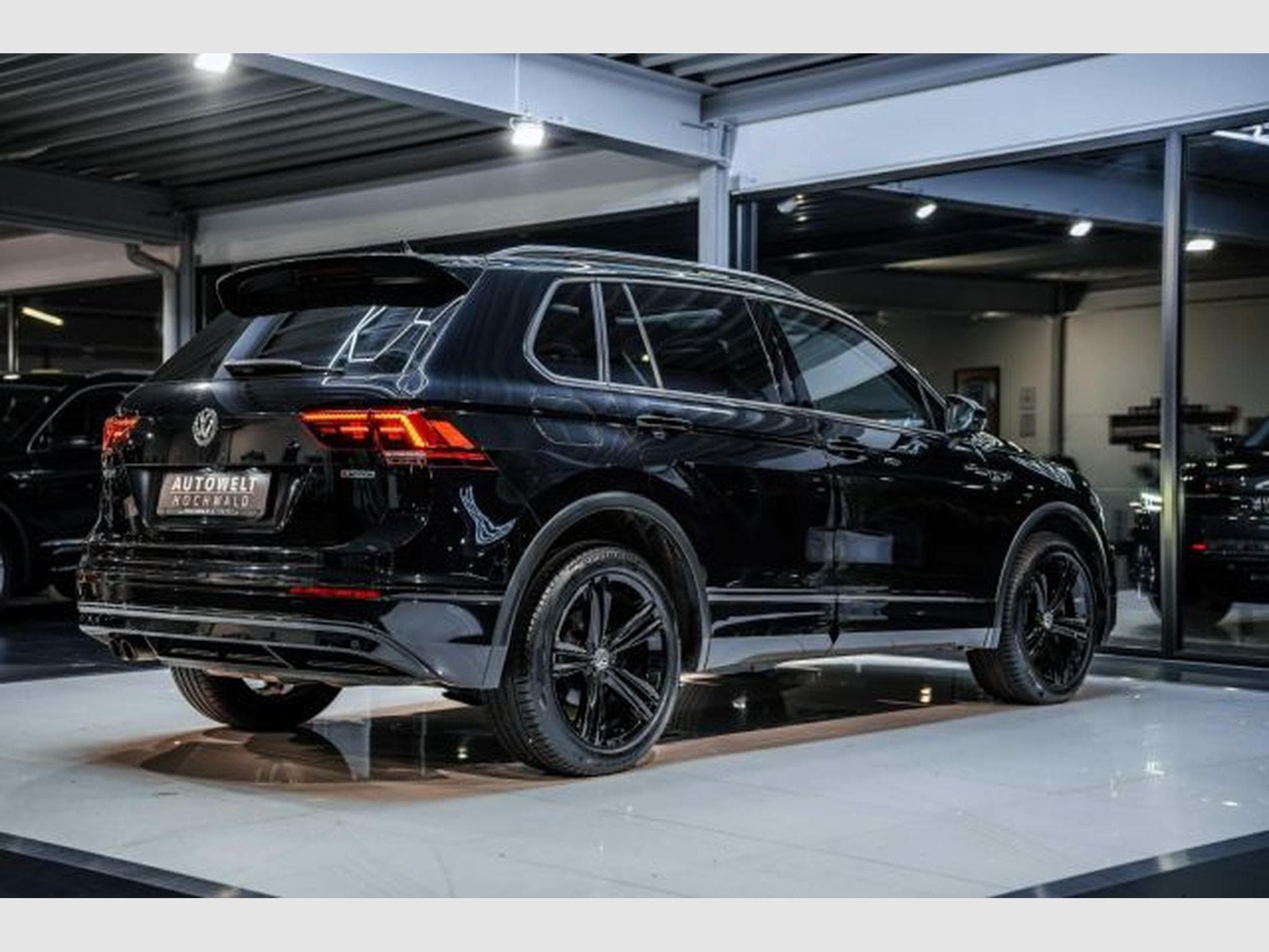 VW Tiguan Tiguan 2.0 TDI DSG Highl R-Line 4M NAVI LED PANO (2020) - Foto 12