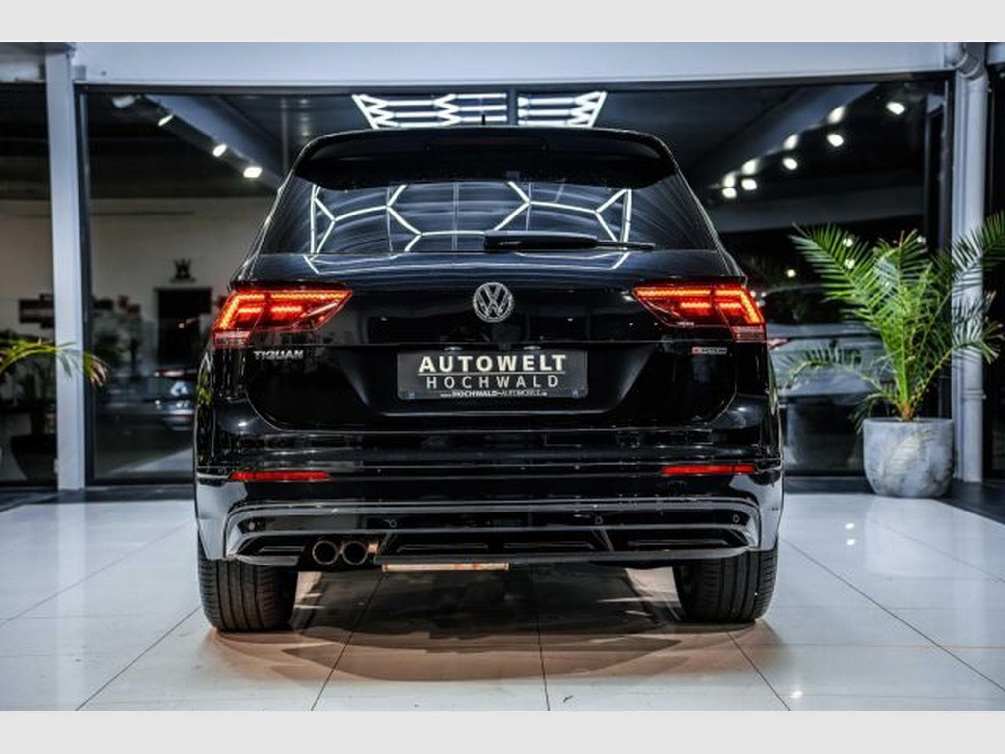 VW Tiguan Tiguan 2.0 TDI DSG Highl R-Line 4M NAVI LED PANO (2020) - Foto 13