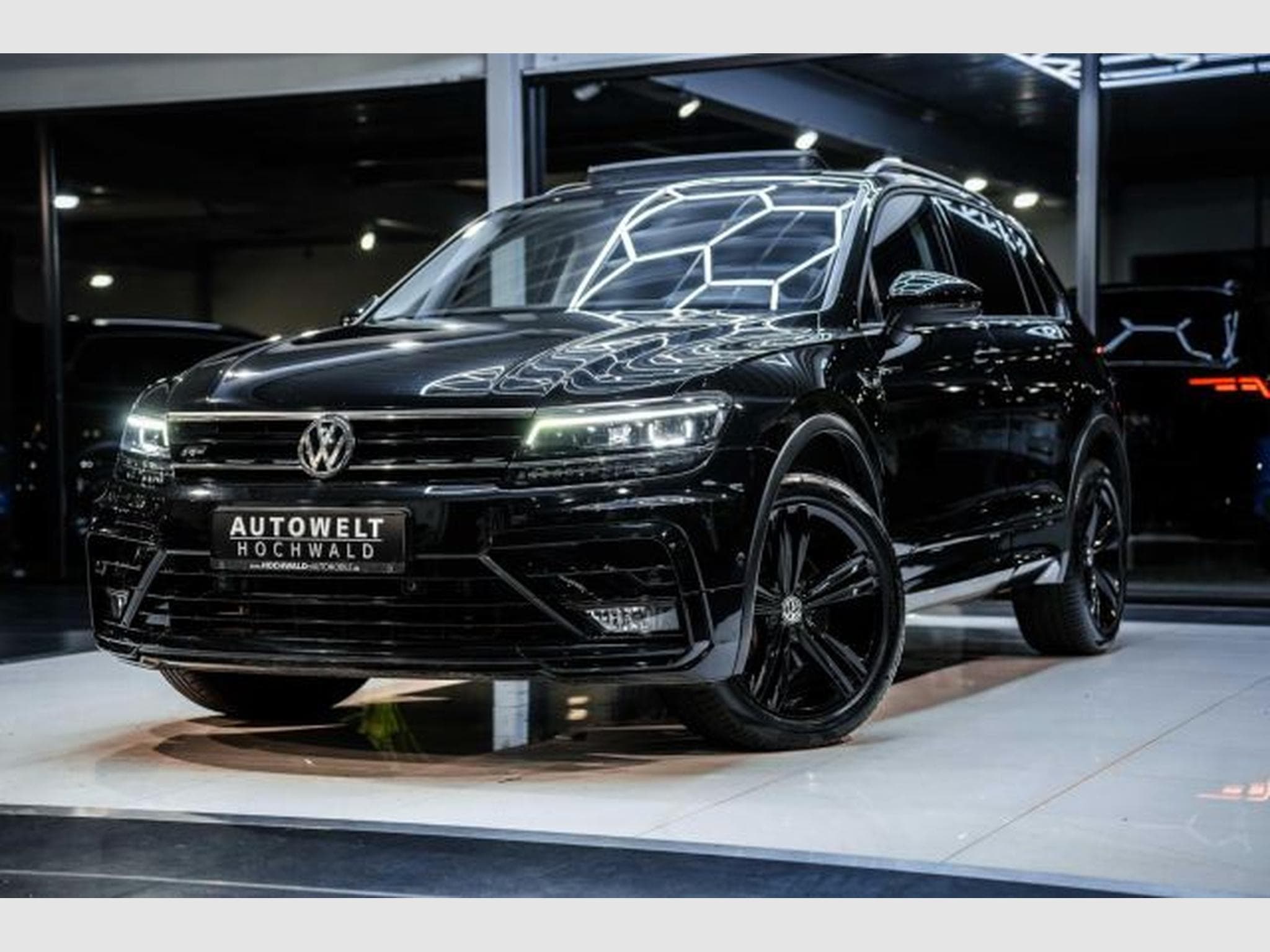 VW Tiguan Tiguan 2.0 TDI DSG Highl R-Line 4M NAVI LED PANO (2020) - Foto 2