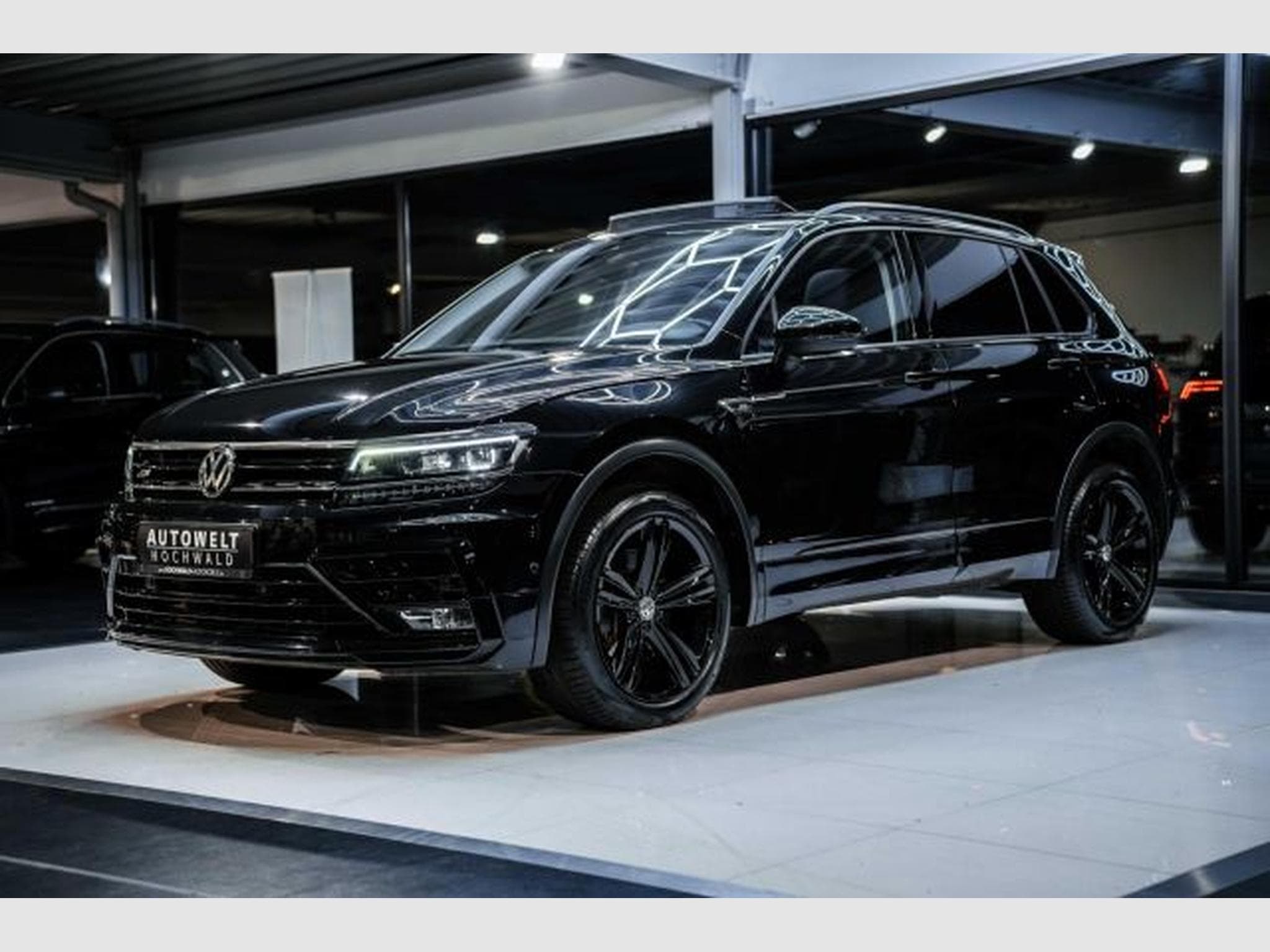 VW Tiguan Tiguan 2.0 TDI DSG Highl R-Line 4M NAVI LED PANO (2020) - Foto 4