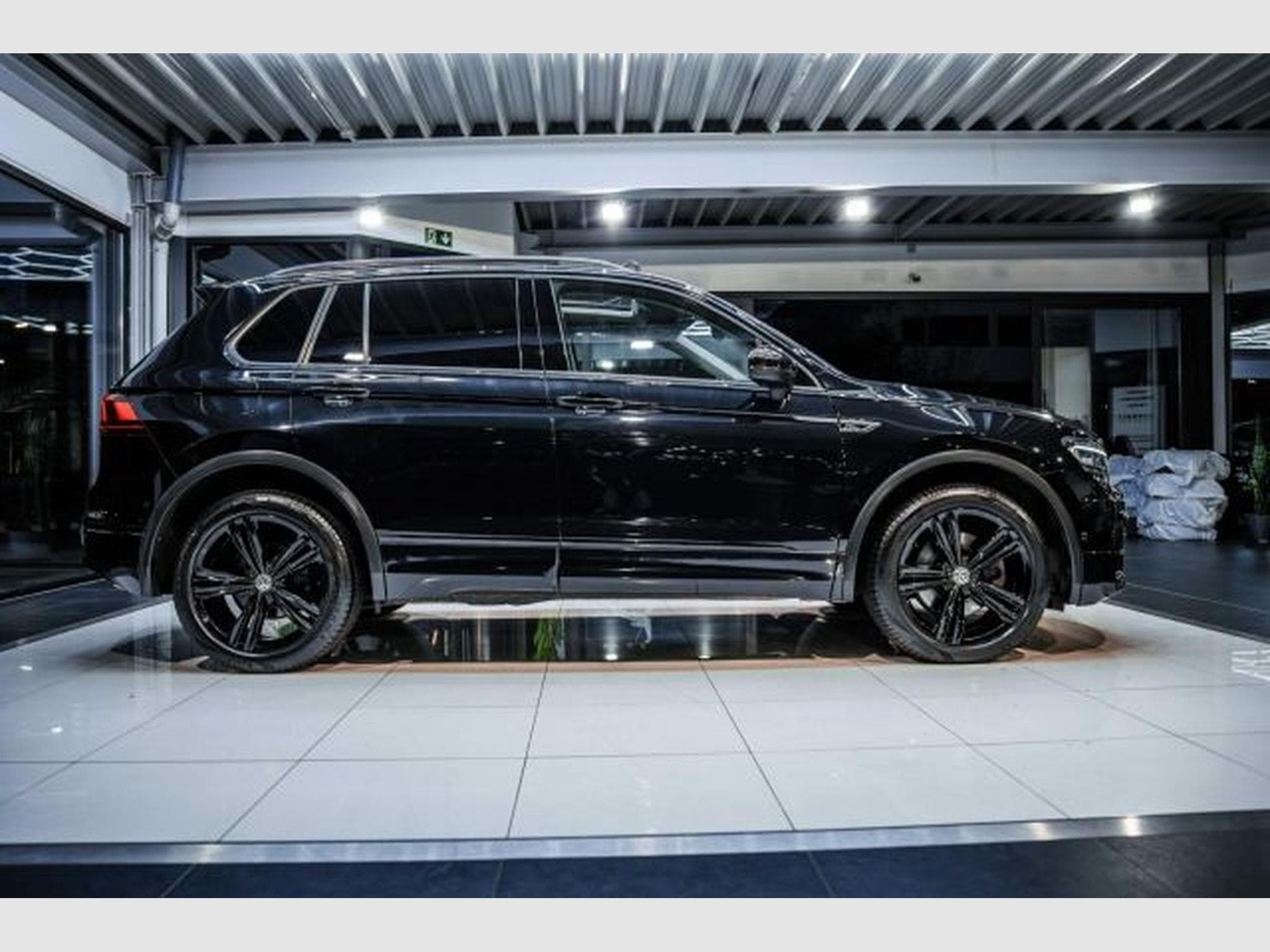 VW Tiguan Tiguan 2.0 TDI DSG Highl R-Line 4M NAVI LED PANO (2020) - Foto 7