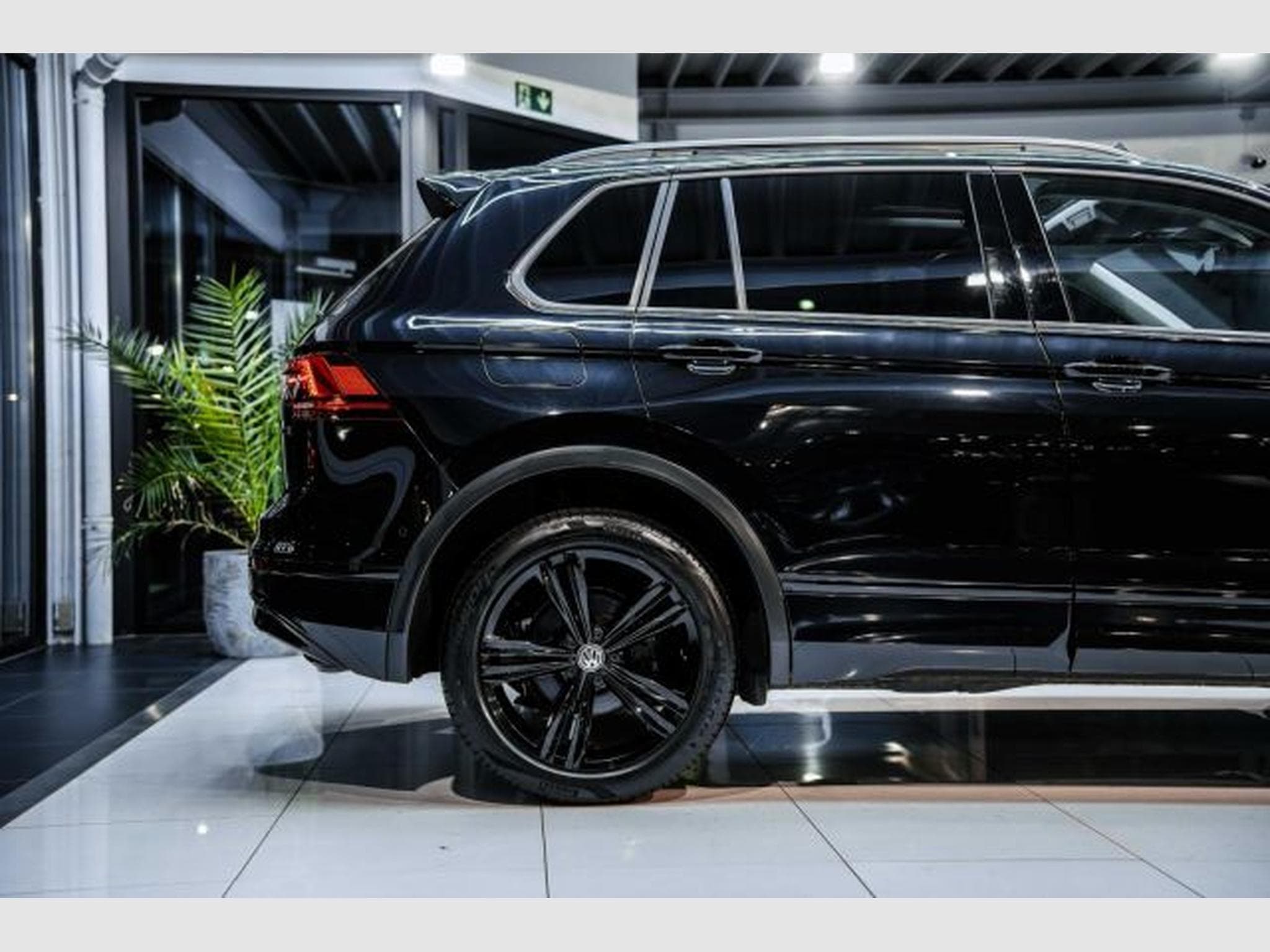 VW Tiguan Tiguan 2.0 TDI DSG Highl R-Line 4M NAVI LED PANO (2020) - Foto 8