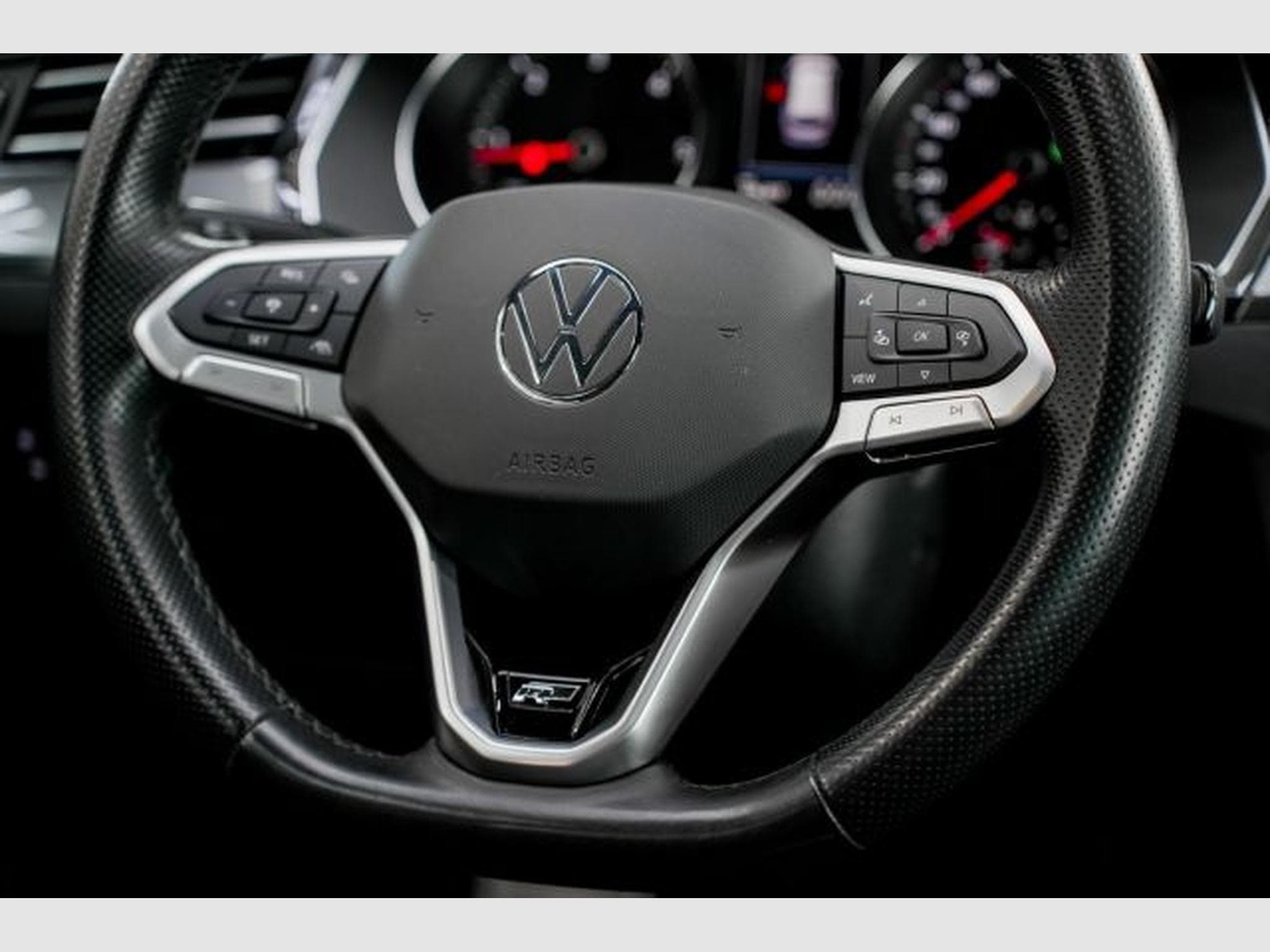 VW Passat Passat Variant 2.0 TDI DSG 3xR-Line LED AHK PANO (2023) - Foto 15