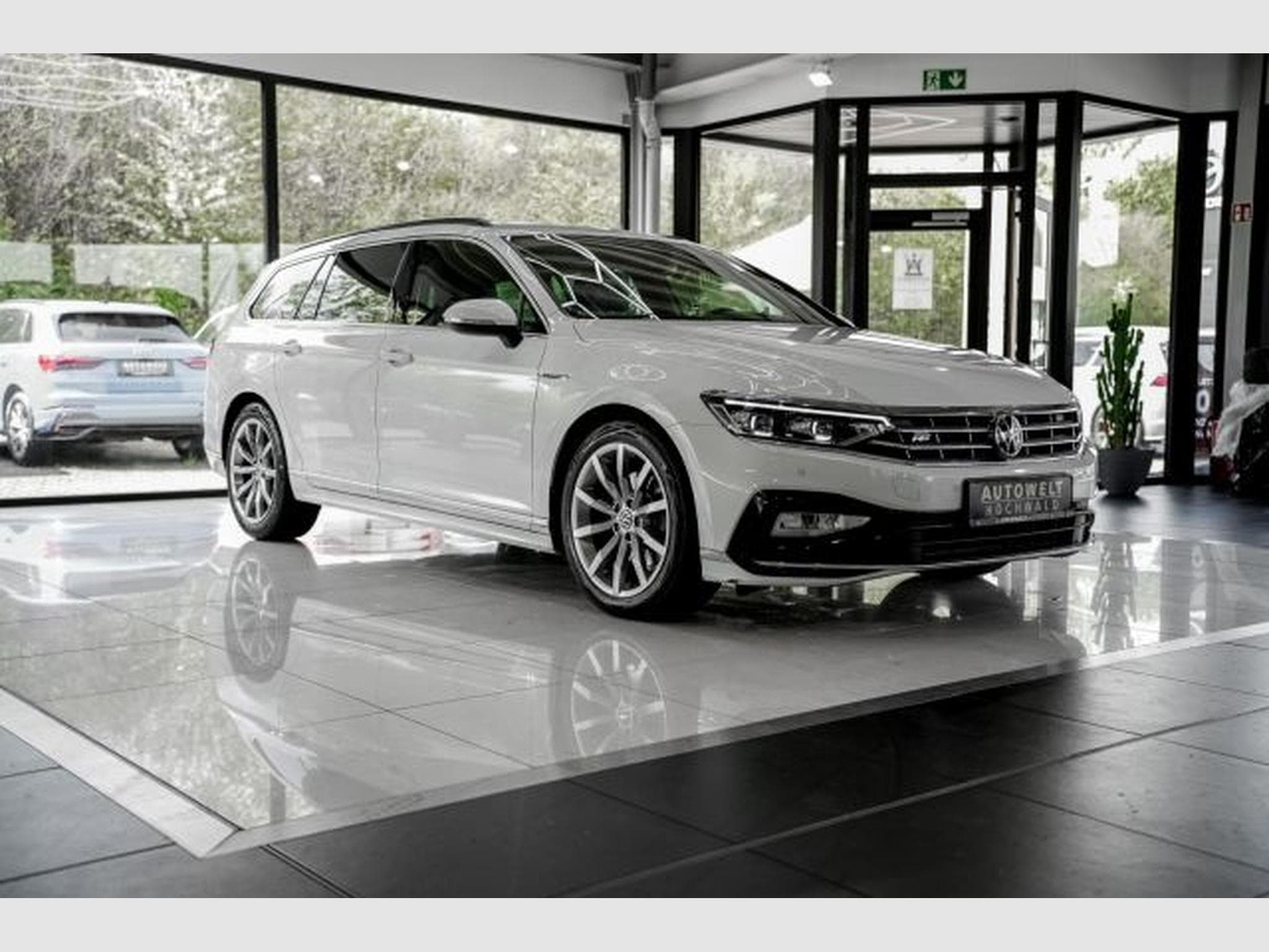 VW Passat Passat Variant 2.0 TDI DSG 3xR-Line LED AHK PANO (2023) - Foto 4