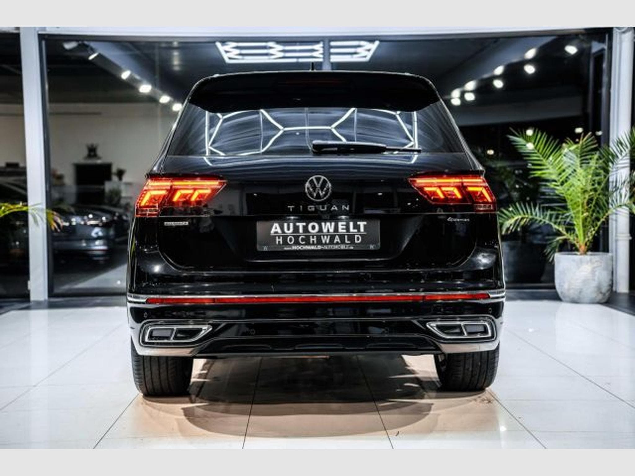 VW Tiguan Tiguan Allspace 2.0 TDI DSG R-Line 4M 7Si. AHK (2022) - Foto 13