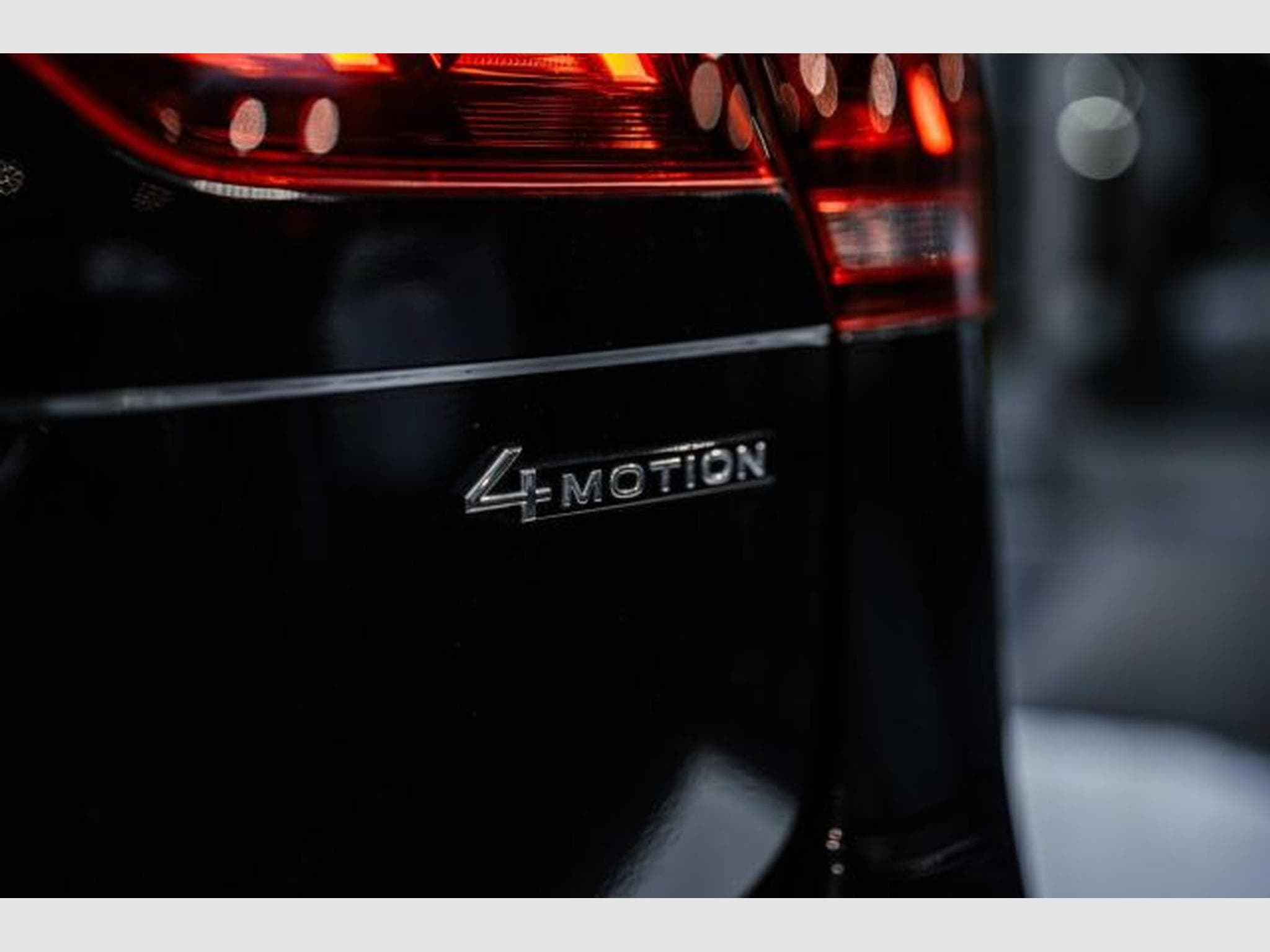 VW Tiguan Tiguan Allspace 2.0 TDI DSG R-Line 4M 7Si. AHK (2022) - Foto 14