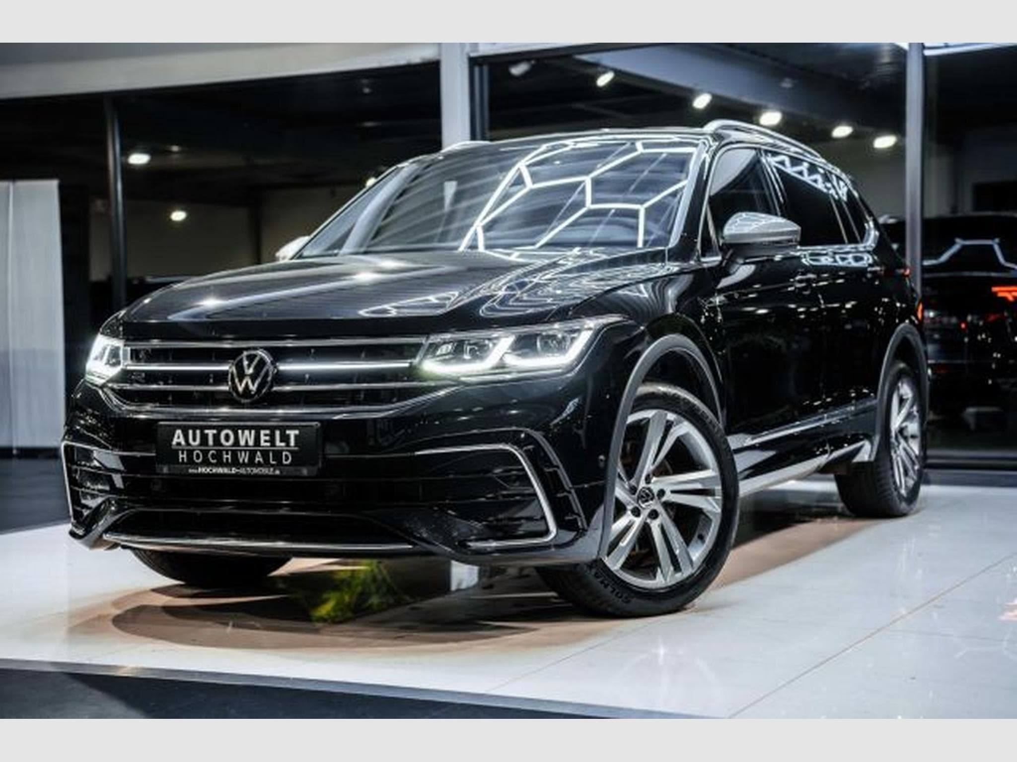 VW Tiguan Tiguan Allspace 2.0 TDI DSG R-Line 4M 7Si. AHK (2022) - Foto 2