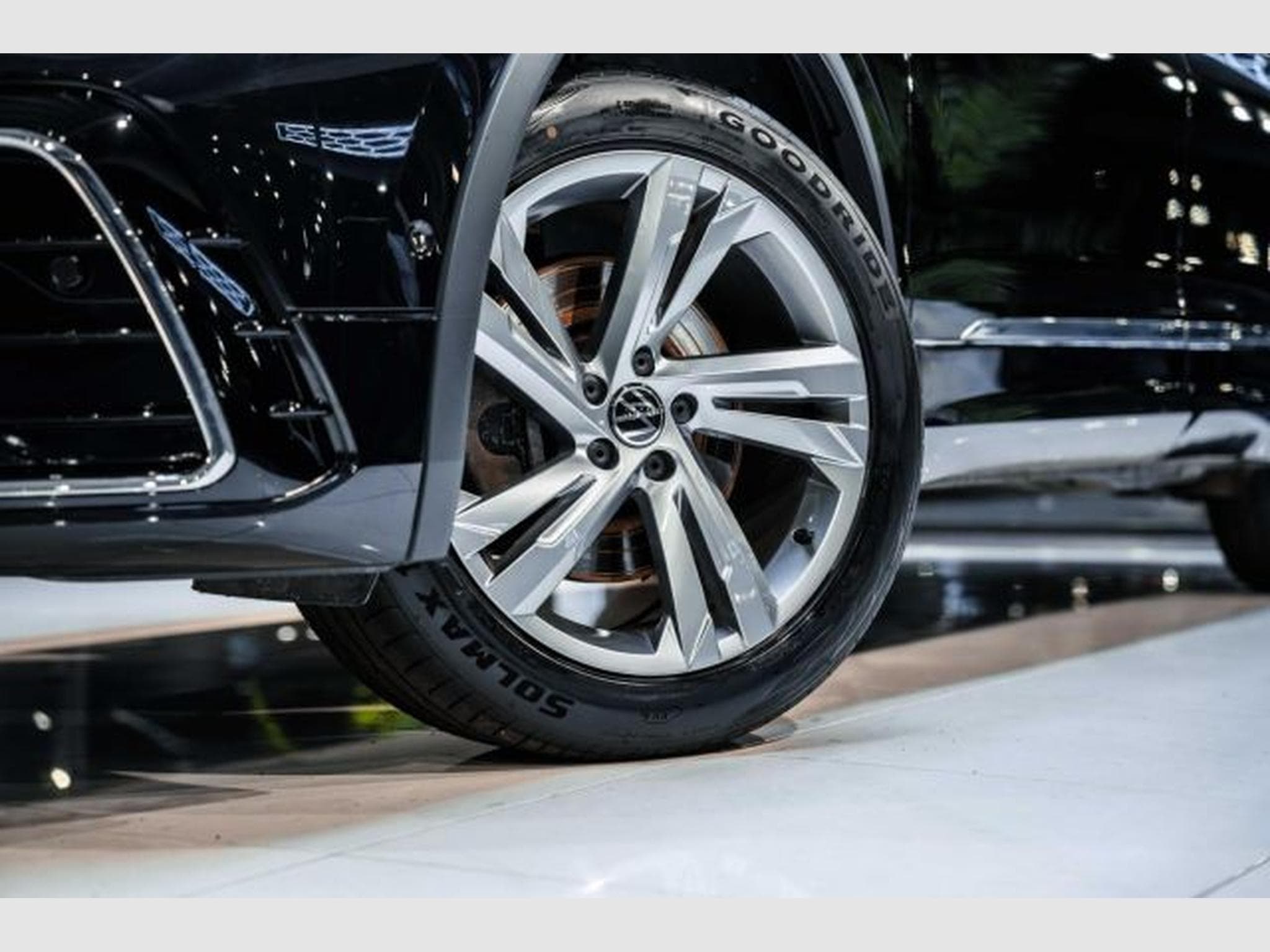 VW Tiguan Tiguan Allspace 2.0 TDI DSG R-Line 4M 7Si. AHK (2022) - Foto 3