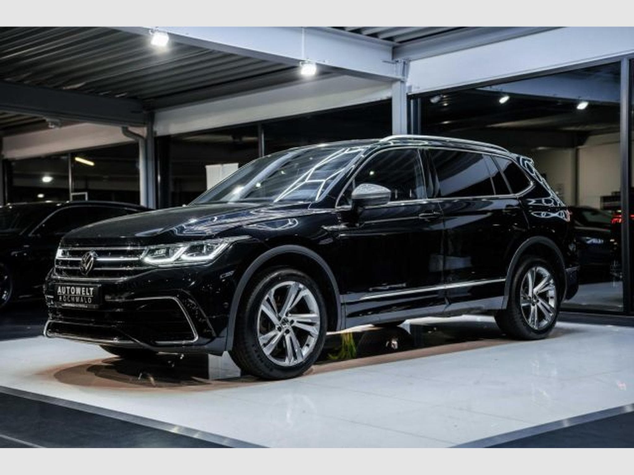 VW Tiguan Tiguan Allspace 2.0 TDI DSG R-Line 4M 7Si. AHK (2022) - Foto 4
