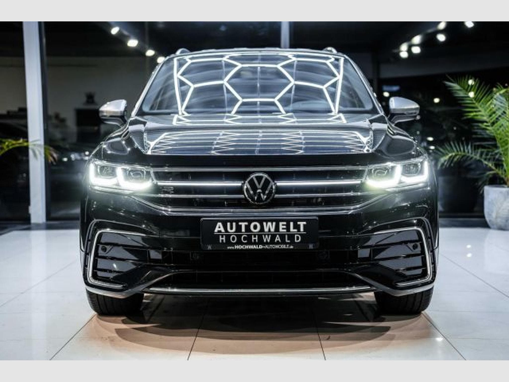 VW Tiguan Tiguan Allspace 2.0 TDI DSG R-Line 4M 7Si. AHK (2022) - Foto 5