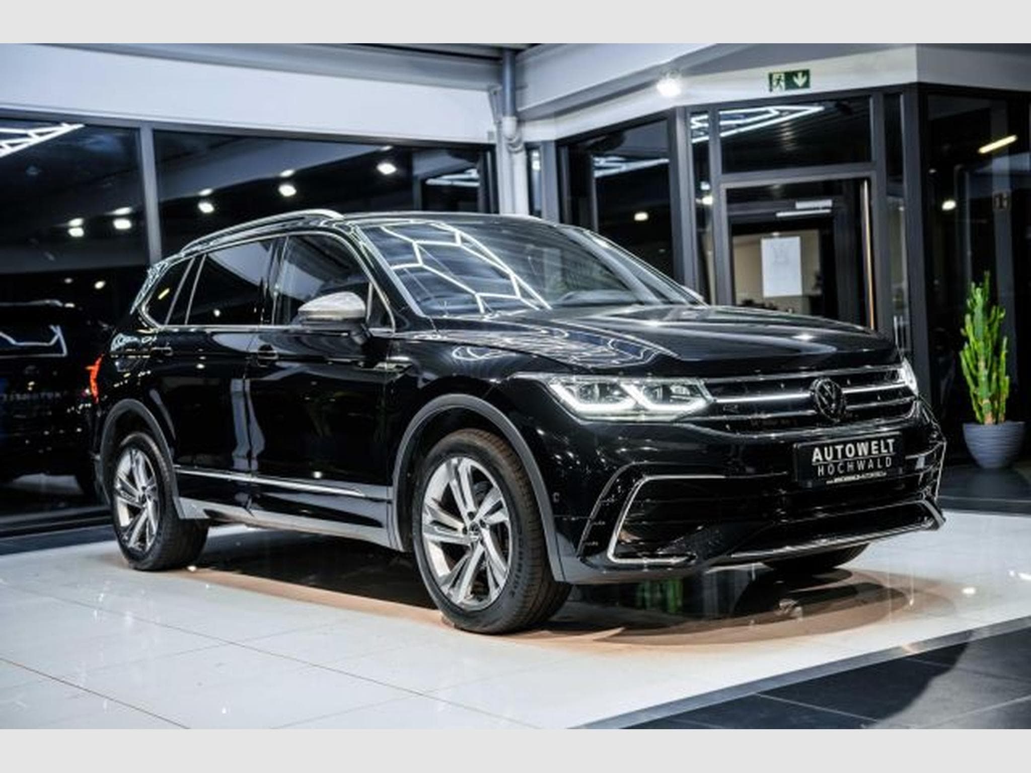 VW Tiguan Tiguan Allspace 2.0 TDI DSG R-Line 4M 7Si. AHK (2022) - Foto 6