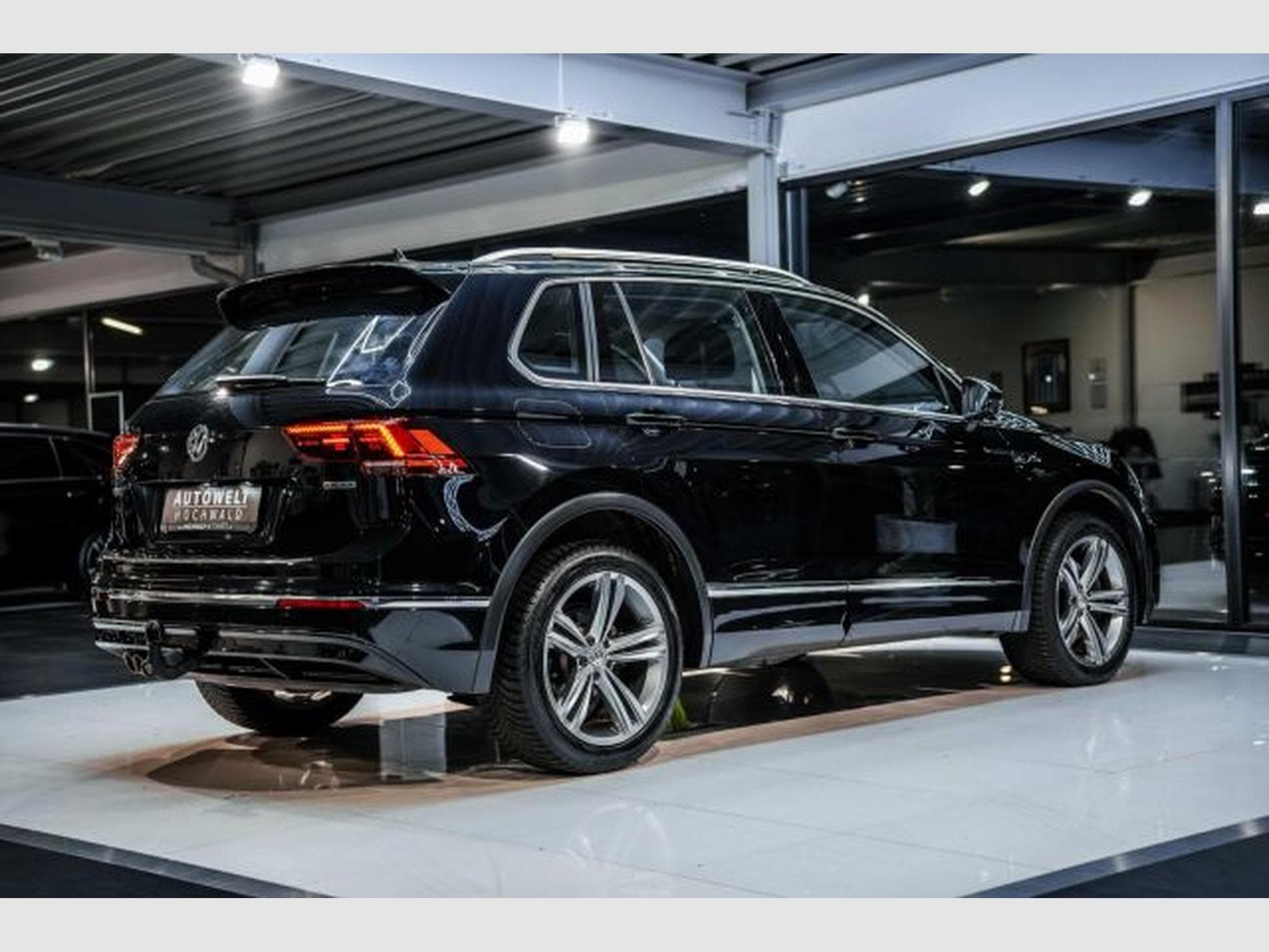 VW Tiguan Tiguan 2.0 TDI DSG Highl. R-Line 4M NAVI AHK 360 (2020) - Foto 12