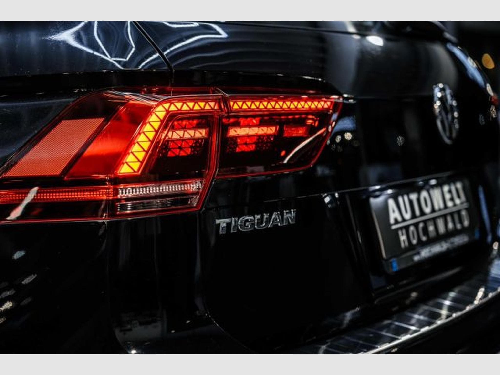 VW Tiguan Tiguan 2.0 TDI DSG Highl. R-Line 4M NAVI AHK 360 (2020) - Foto 14