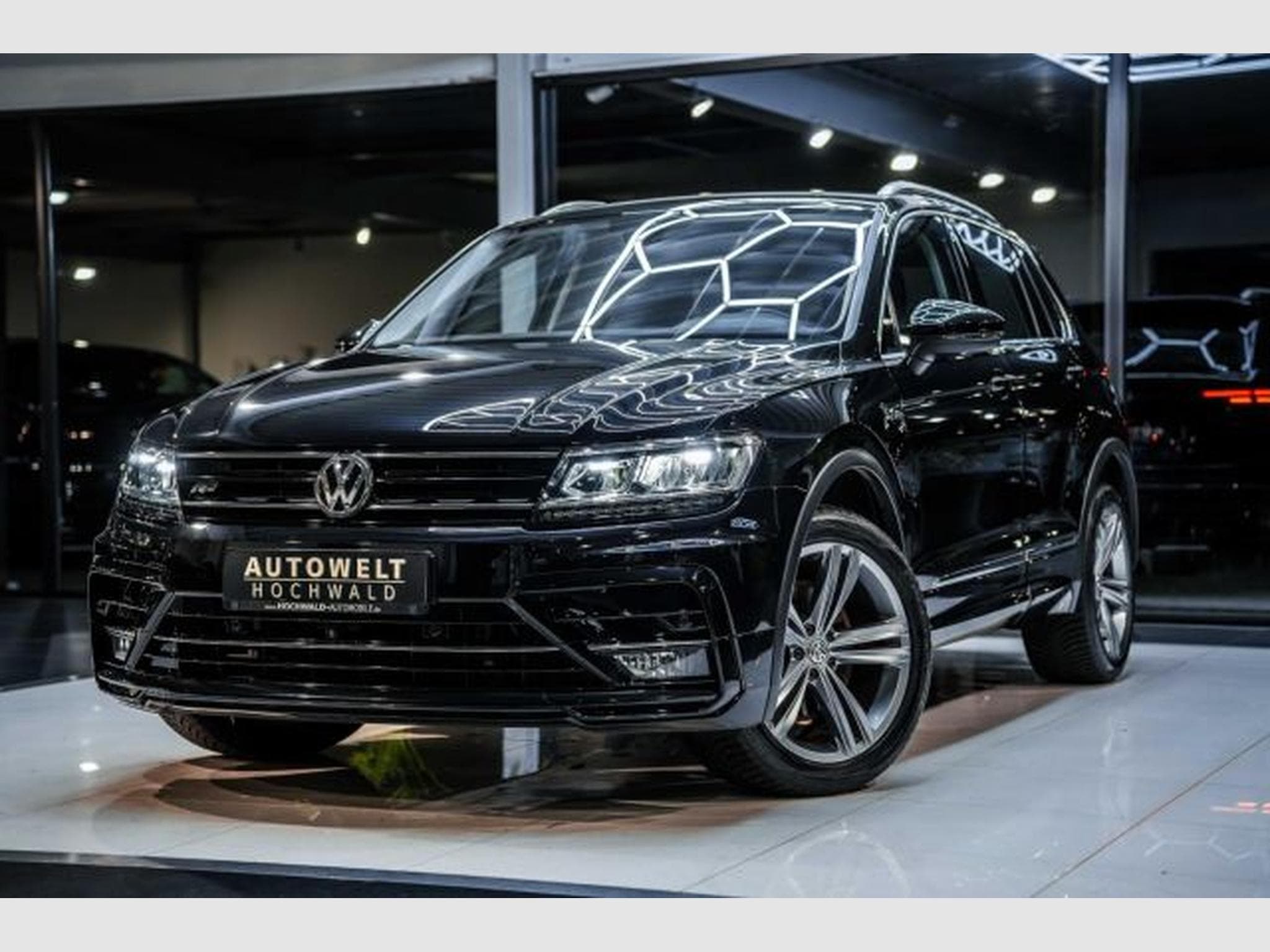 VW Tiguan Tiguan 2.0 TDI DSG Highl. R-Line 4M NAVI AHK 360 (2020) - Foto 2