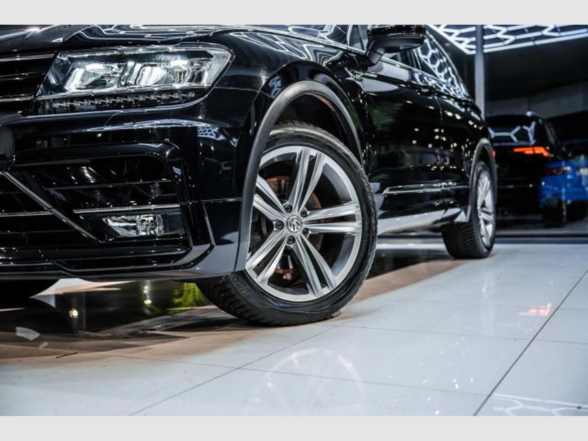 VW Tiguan Tiguan 2.0 TDI DSG Highl. R-Line 4M NAVI AHK 360 (2020) - Foto 3