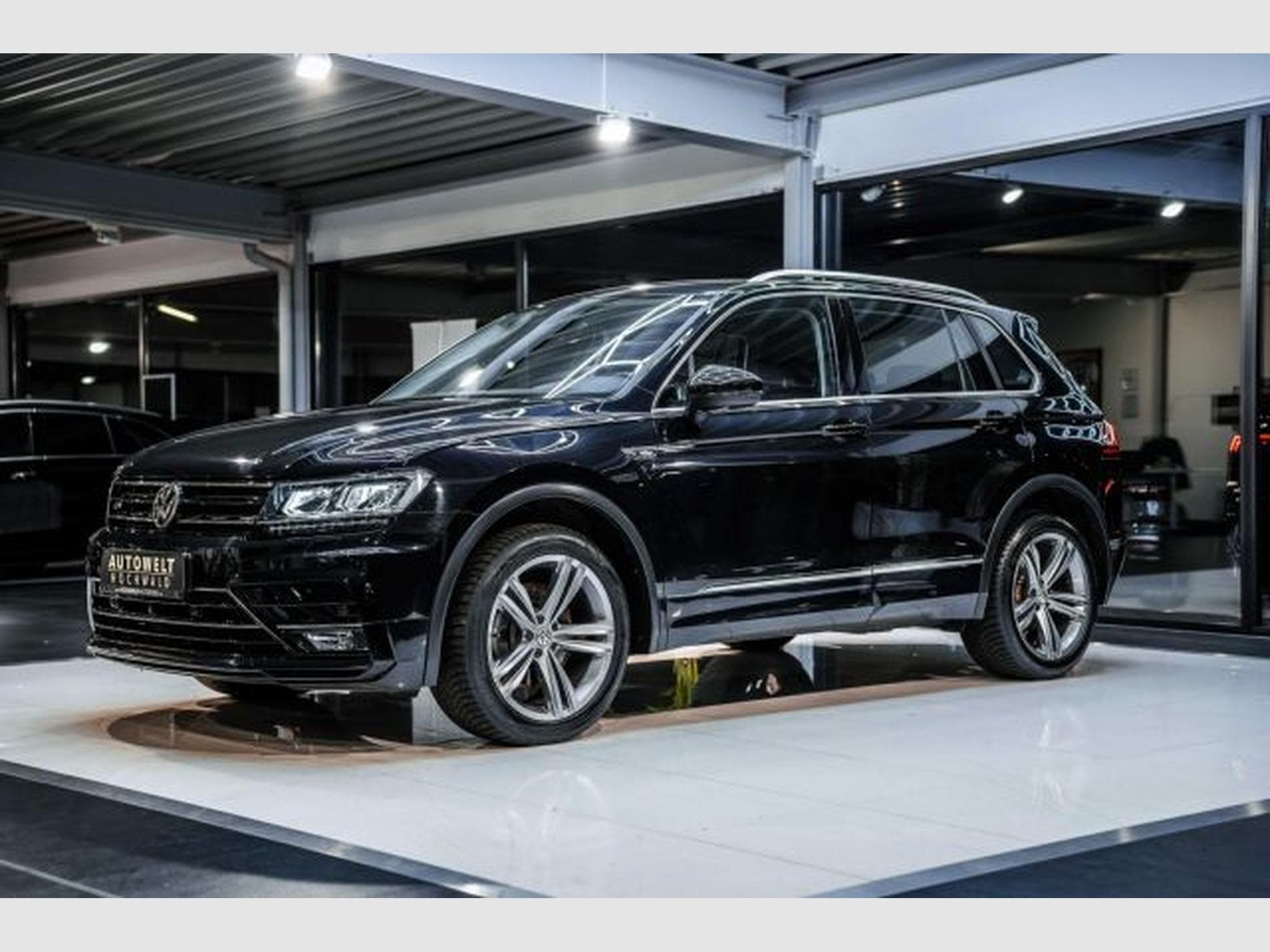 VW Tiguan Tiguan 2.0 TDI DSG Highl. R-Line 4M NAVI AHK 360 (2020) - Foto 4
