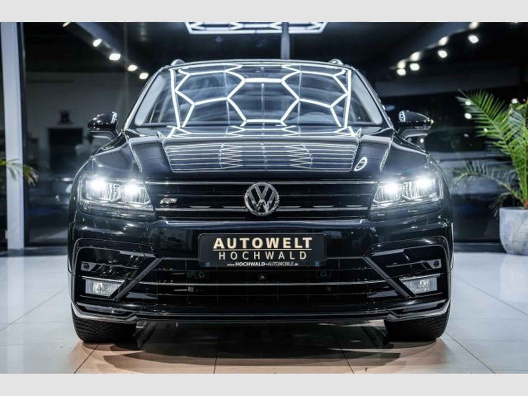 VW Tiguan Tiguan 2.0 TDI DSG Highl. R-Line 4M NAVI AHK 360 (2020) - Foto 5