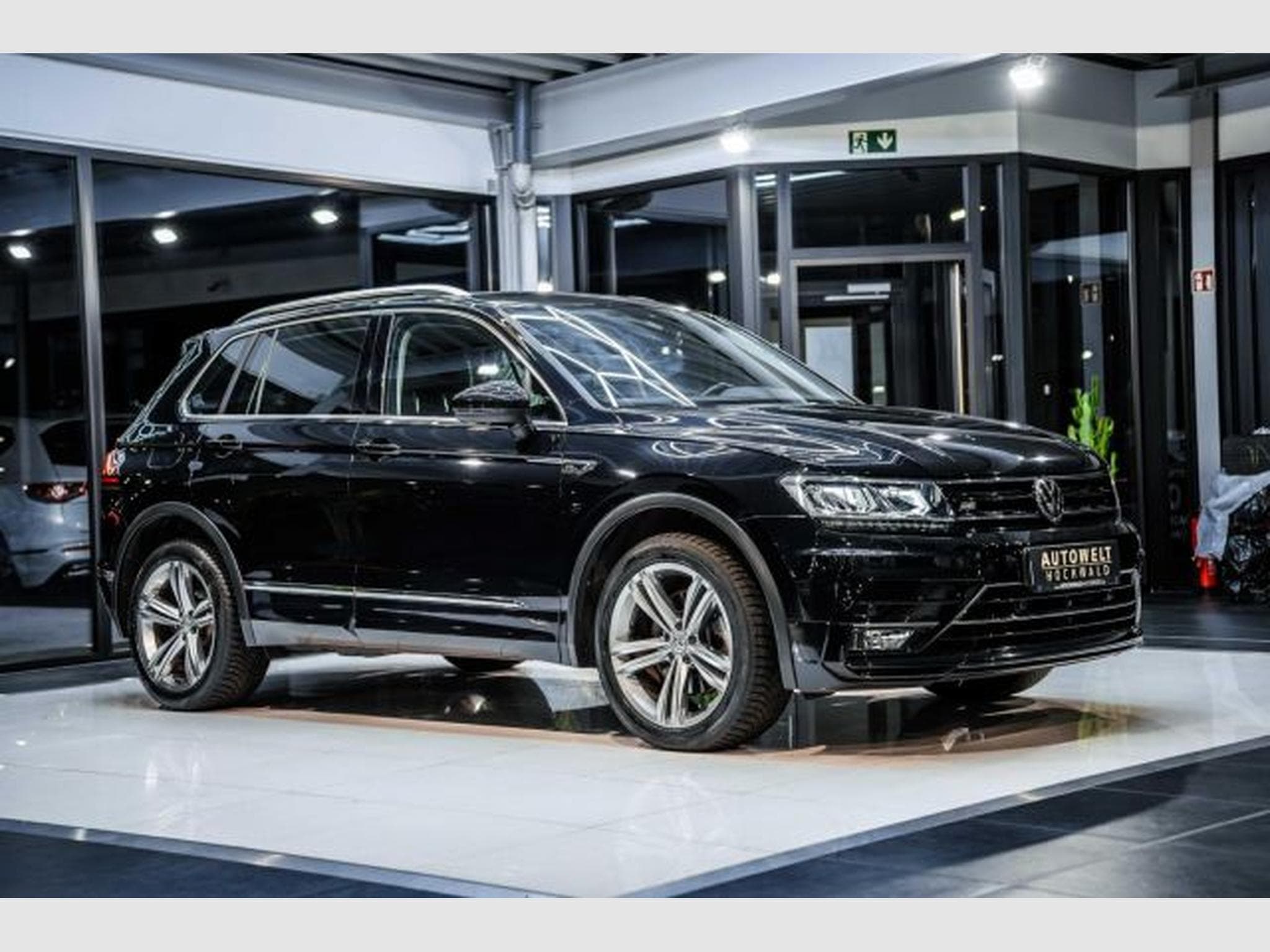 VW Tiguan Tiguan 2.0 TDI DSG Highl. R-Line 4M NAVI AHK 360 (2020) - Foto 6