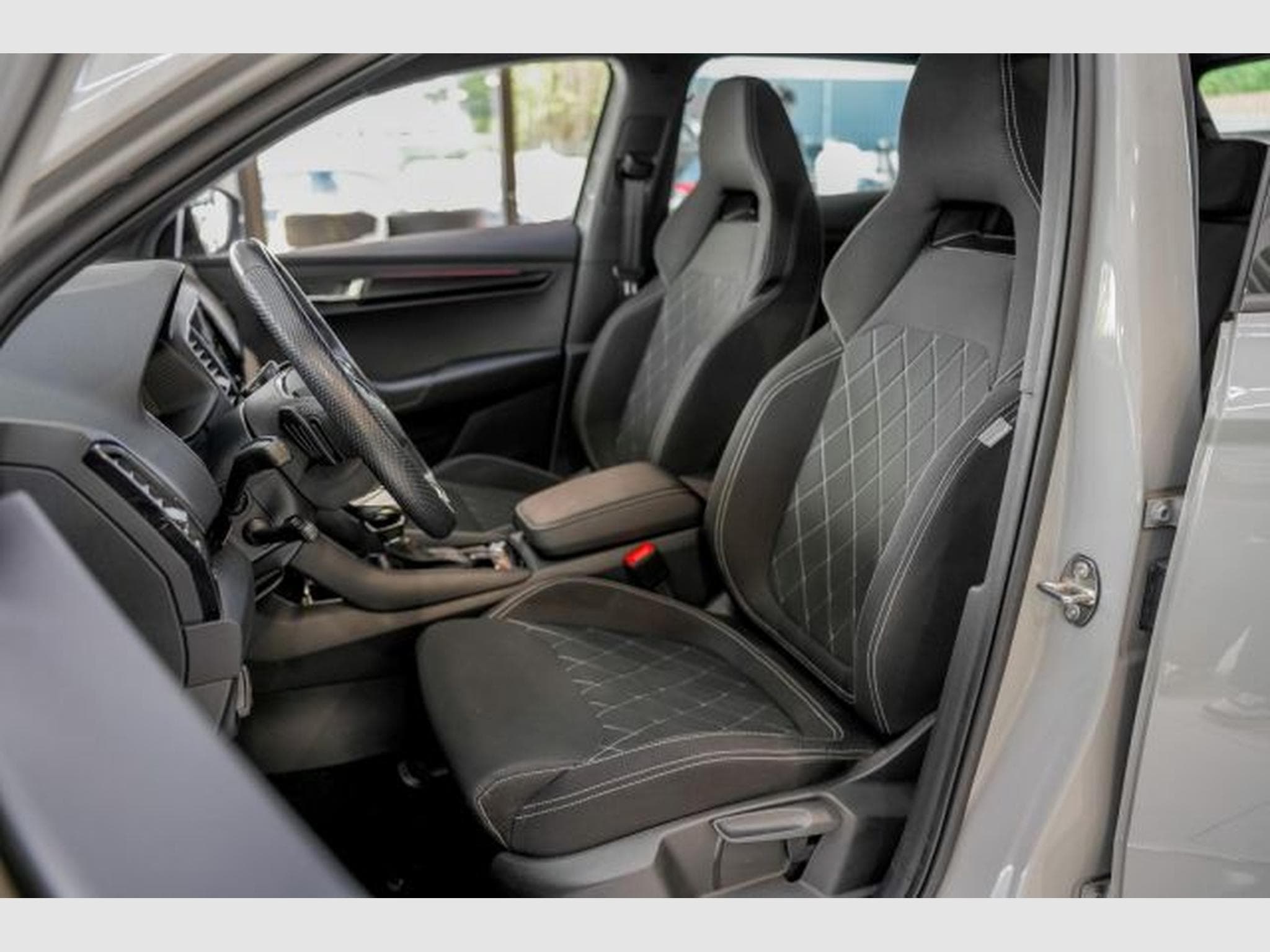 Skoda Karoq Karoq 2.0 TDI DSG Sportline 4x4 NAVI RFK LED SHZ (2020) - Foto 11