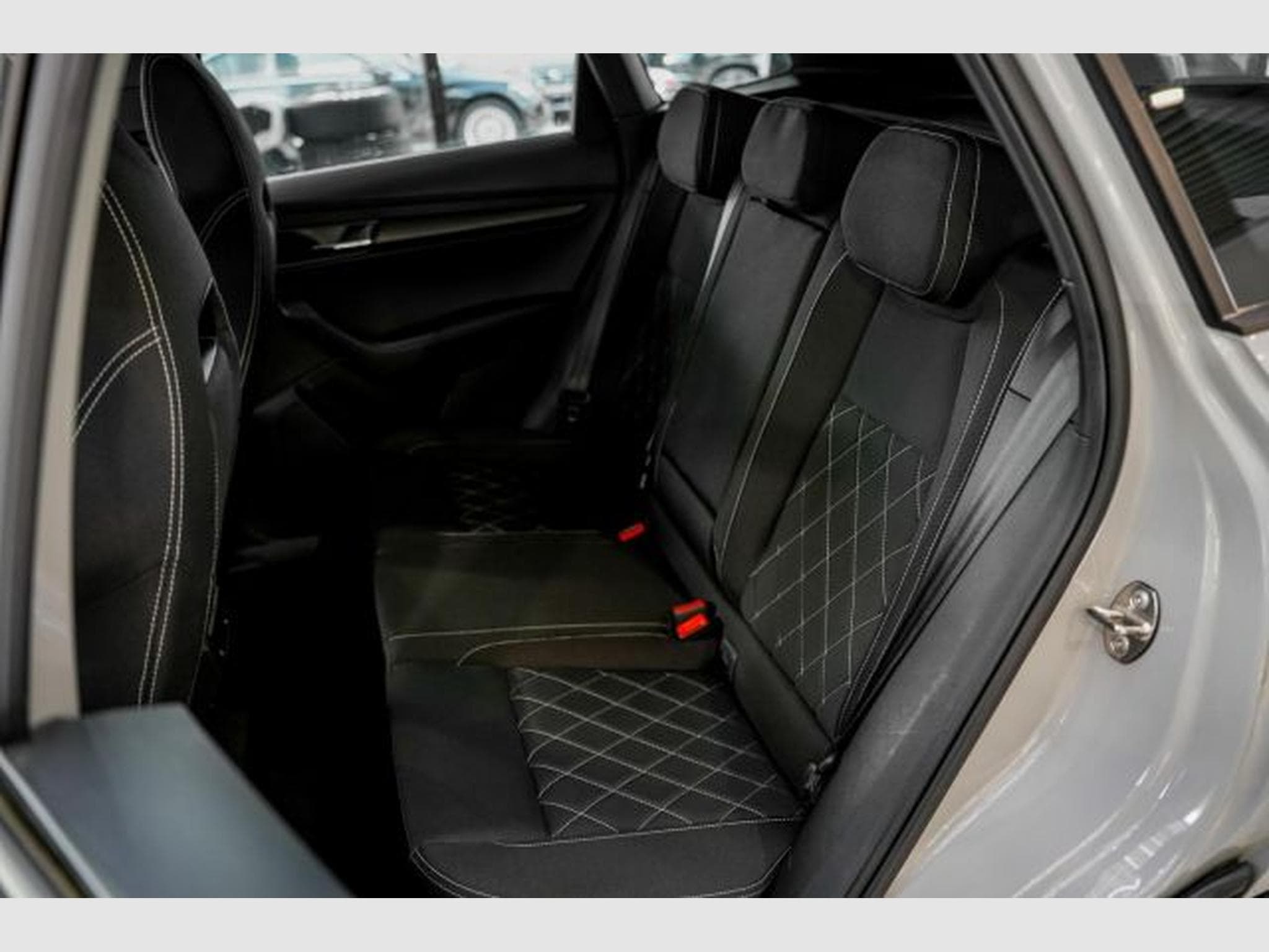 Skoda Karoq Karoq 2.0 TDI DSG Sportline 4x4 NAVI RFK LED SHZ (2020) - Foto 14