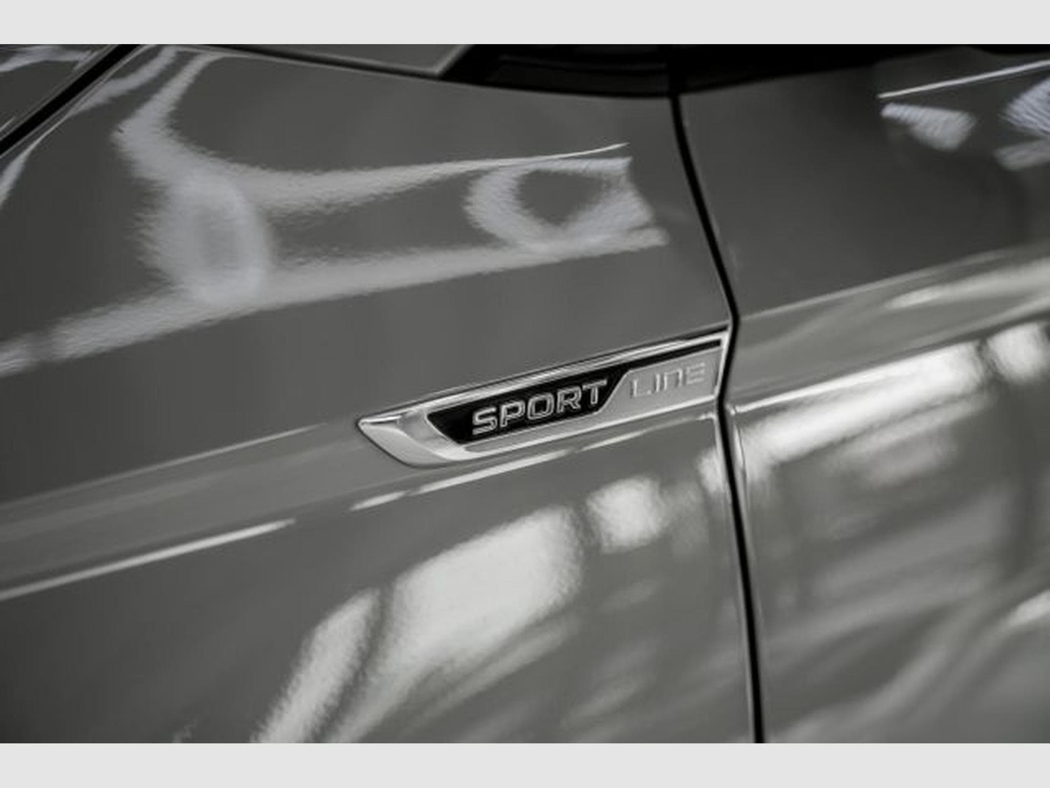 Skoda Karoq Karoq 2.0 TDI DSG Sportline 4x4 NAVI RFK LED SHZ (2020) - Foto 15