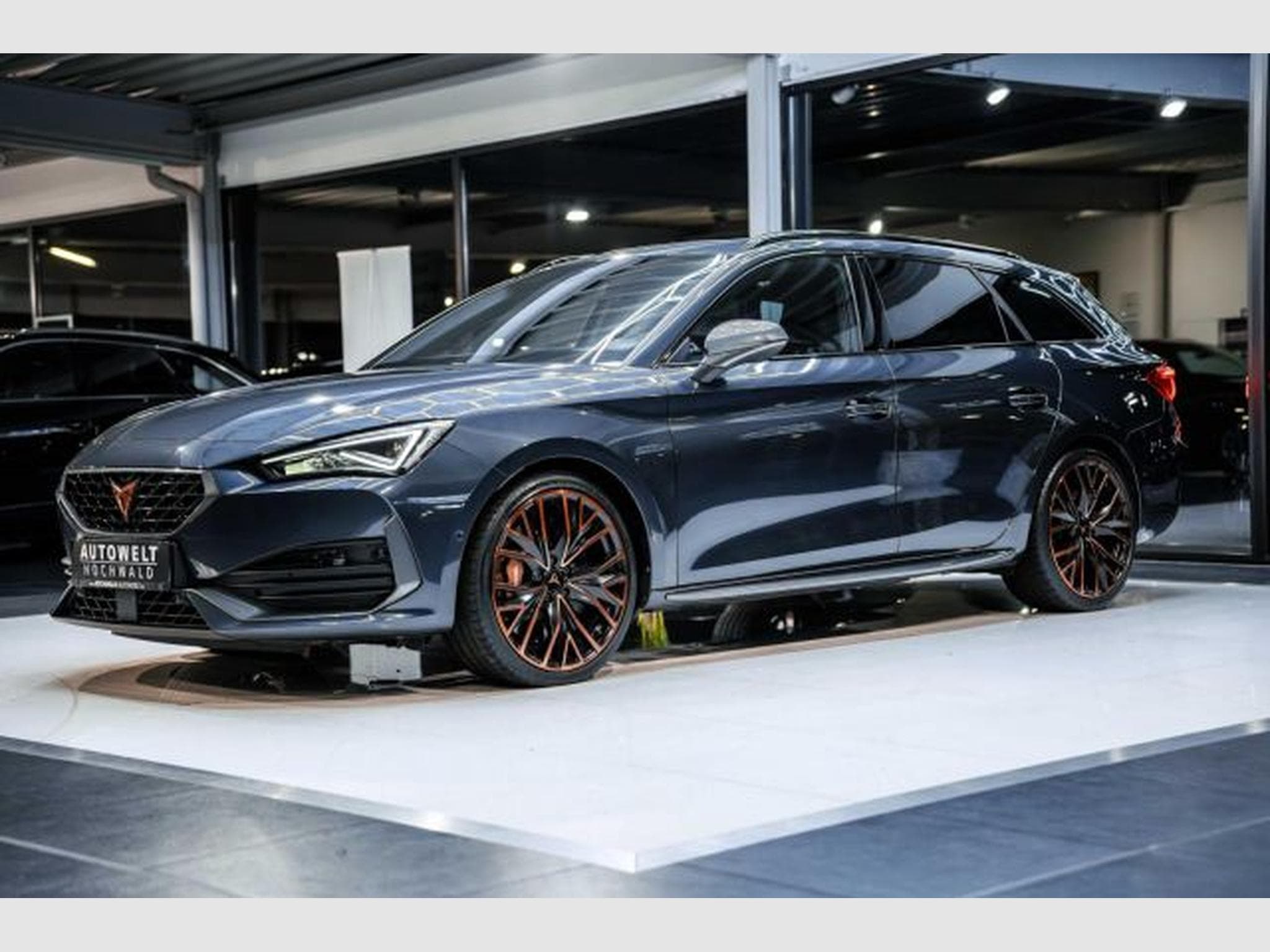 Cupra Leon Leon VZ 2.0 TSI DSG NAVI AHK LED RFK BEATS PANO (2022) - Photo 4