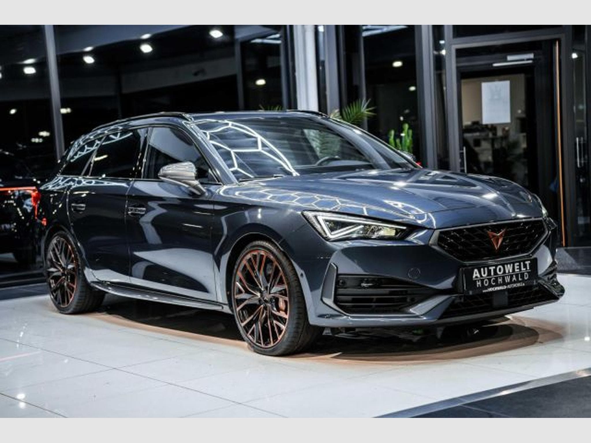 Cupra Leon Leon VZ 2.0 TSI DSG NAVI AHK LED RFK BEATS PANO (2022) - Photo 6