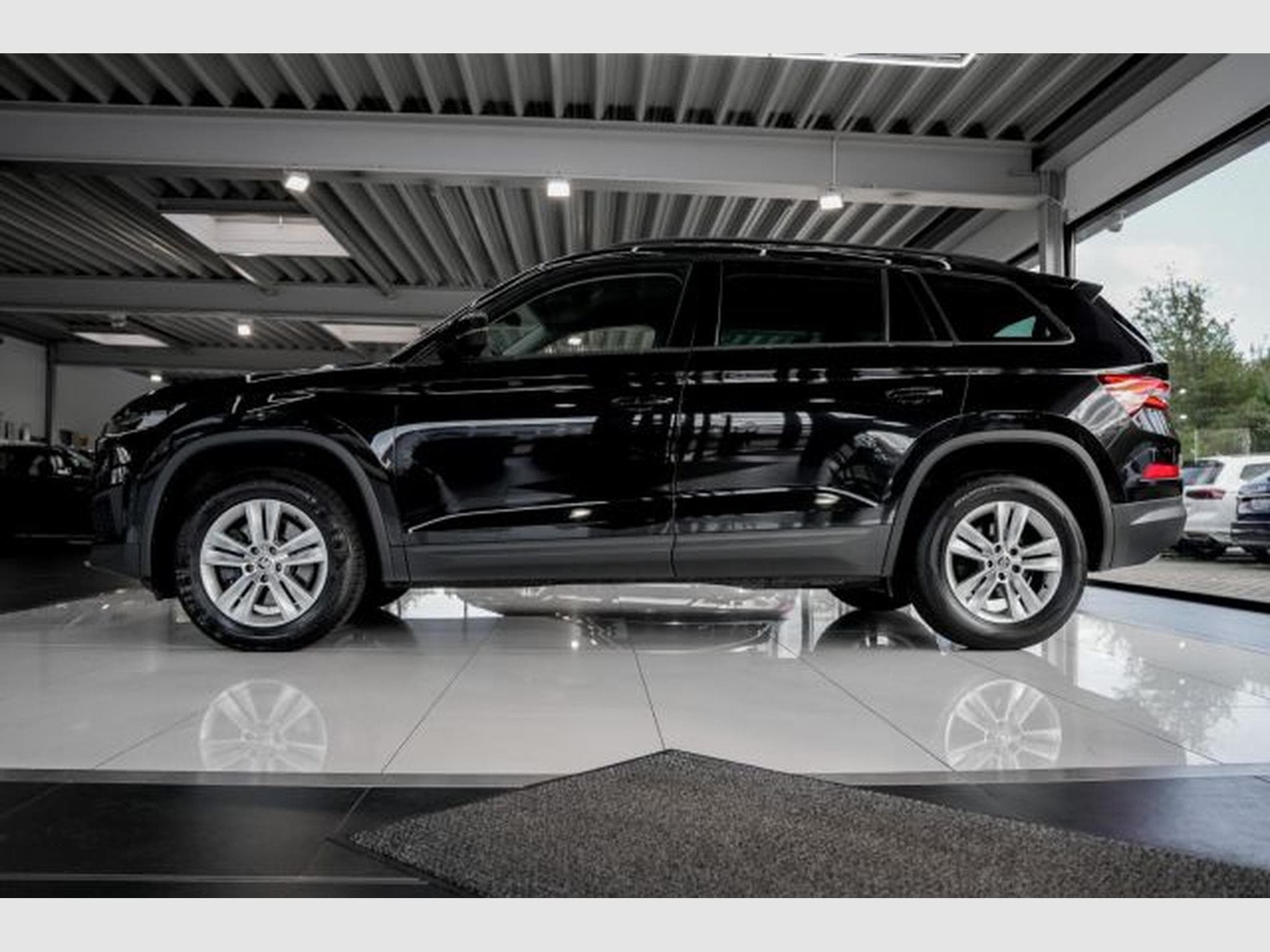 Skoda Kodiaq Kodiaq 2.0 TDI DSG NAVI LED AHK 7-Sitzer AHK VIR (2022) - Foto 10