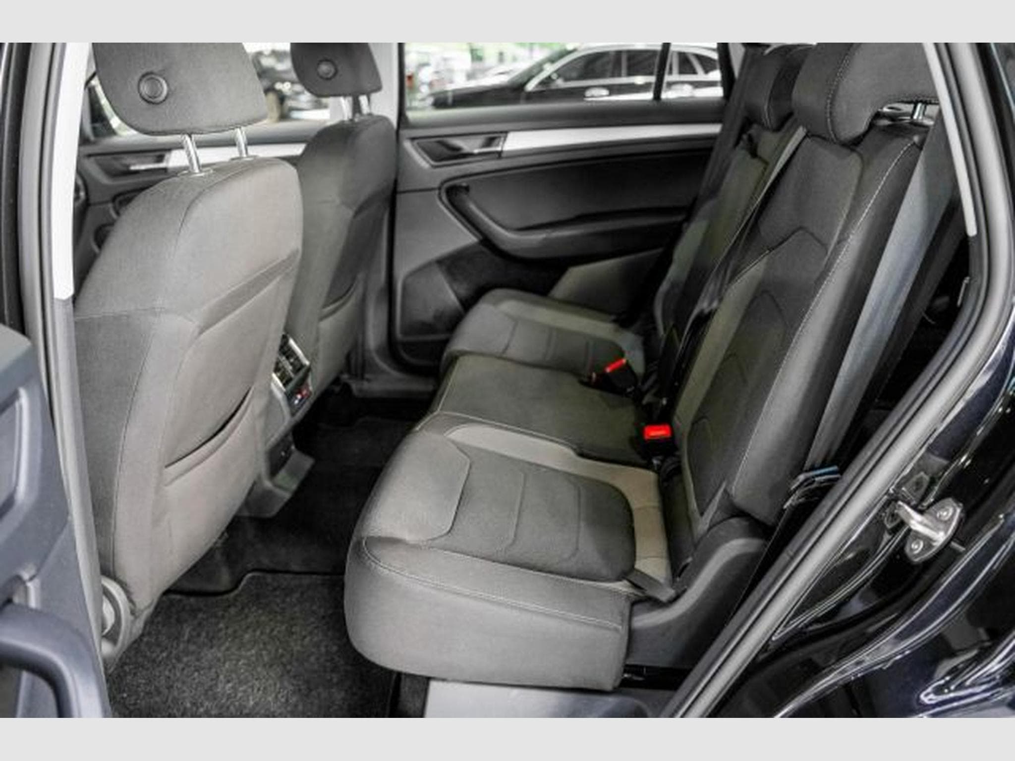 Skoda Kodiaq Kodiaq 2.0 TDI DSG NAVI LED AHK 7-Sitzer AHK VIR (2022) - Foto 13