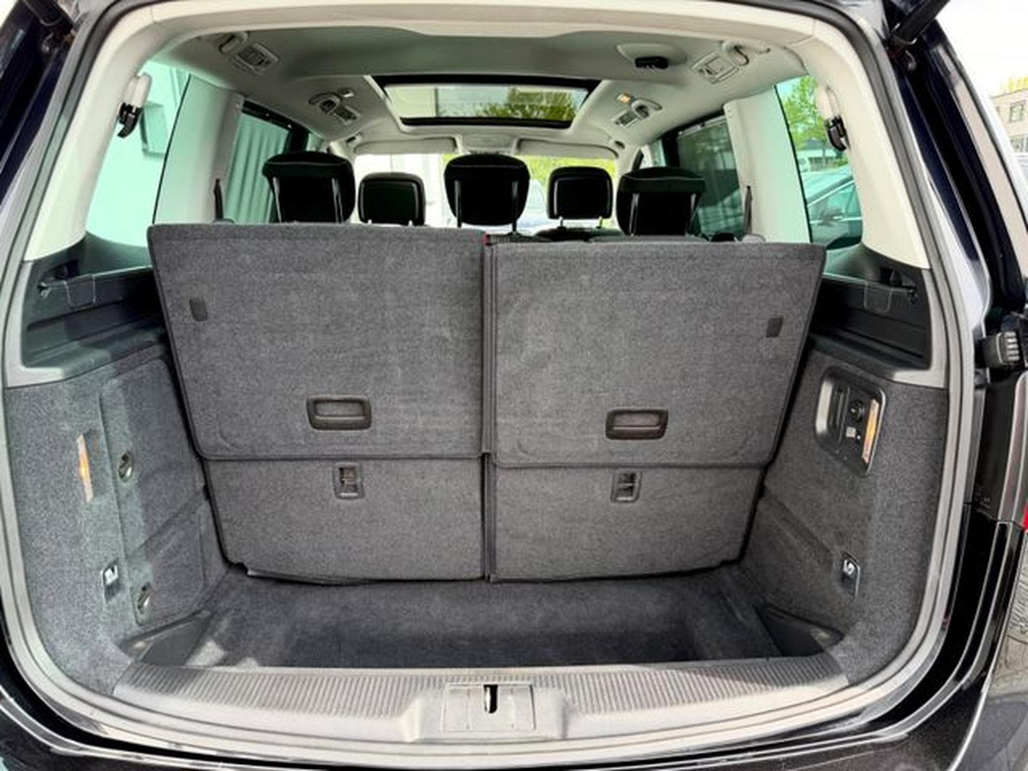 VW Sharan Sharan Match 2.0 TDI DSG /7.SITZER/LED/CAM/AHK/ (2013) - Photo 17