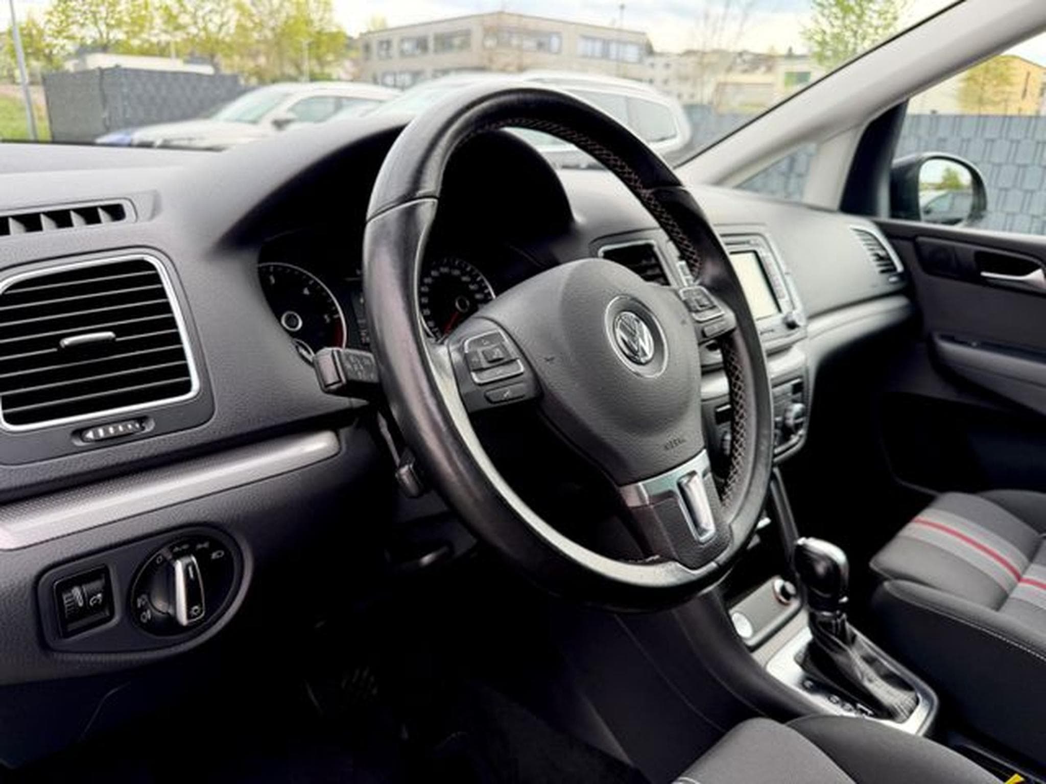 VW Sharan Sharan Match 2.0 TDI DSG /7.SITZER/LED/CAM/AHK/ (2013) - Photo 9