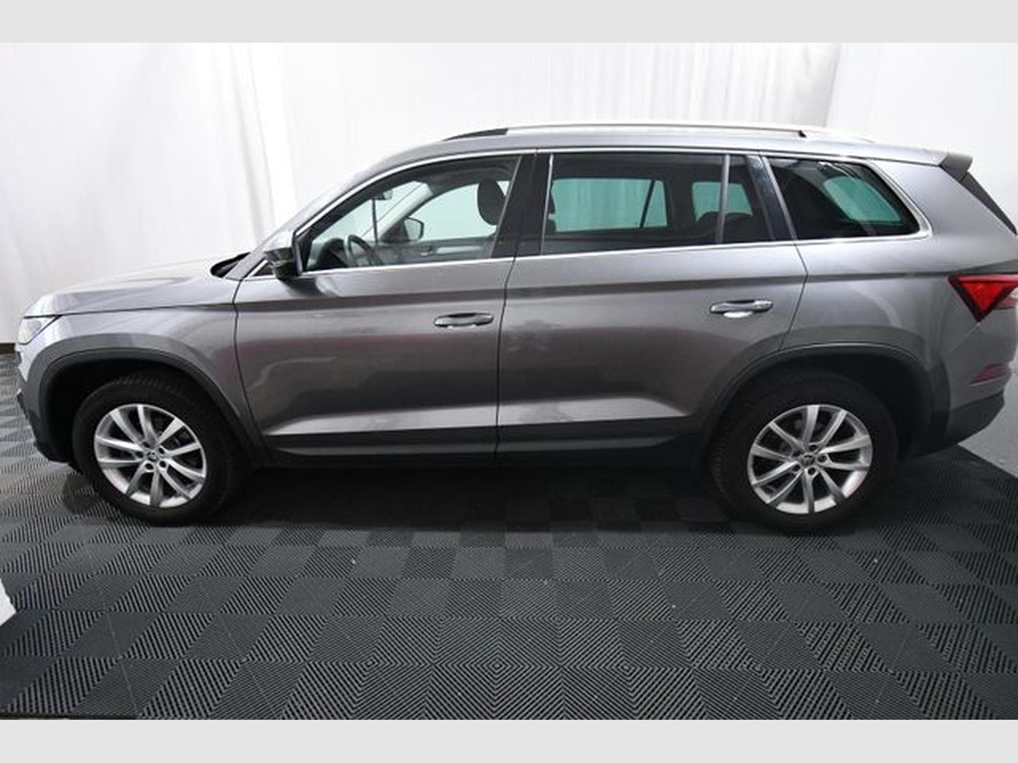 Skoda Kodiaq Kodiaq Style 4x4, AHK, Navi, 18", Leder (2023) - Foto 2