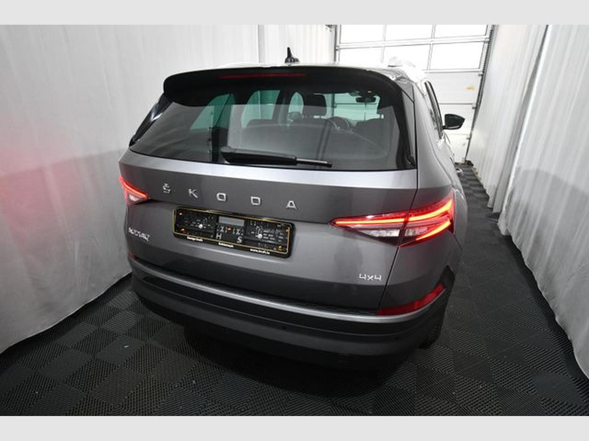 Skoda Kodiaq Kodiaq Style 4x4, AHK, Navi, 18", Leder (2023) - Foto 4