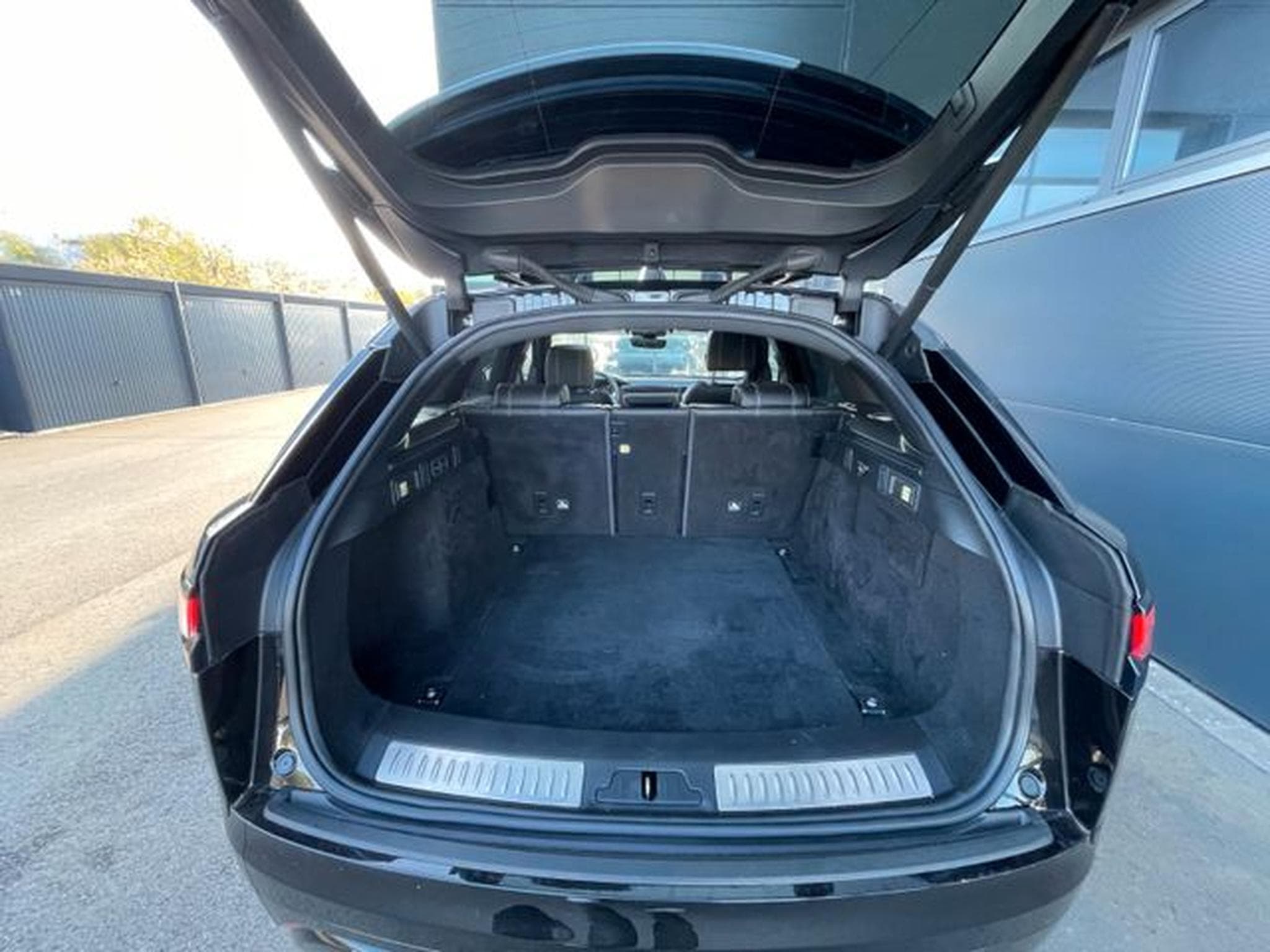 Land-Rover Range Rover Velar Range Rover Velar R-Dynamic Pano AHK 22" Luft (2019) - Photo 14