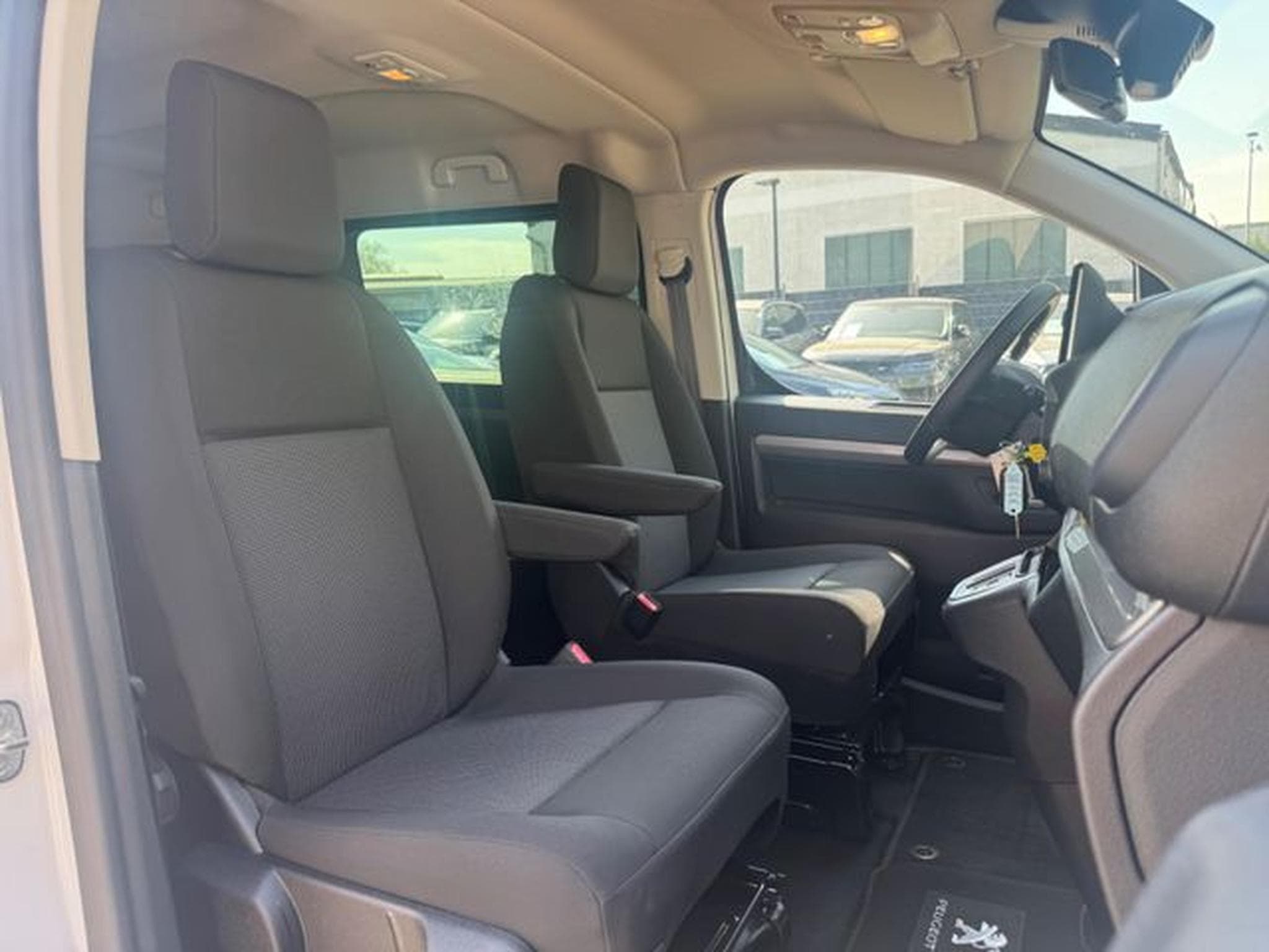 Peugeot Traveller TRAVELLER ACTIVE L2*FACELIFT*8.SITZER*KAM*NAVI* (2025) - Foto 15