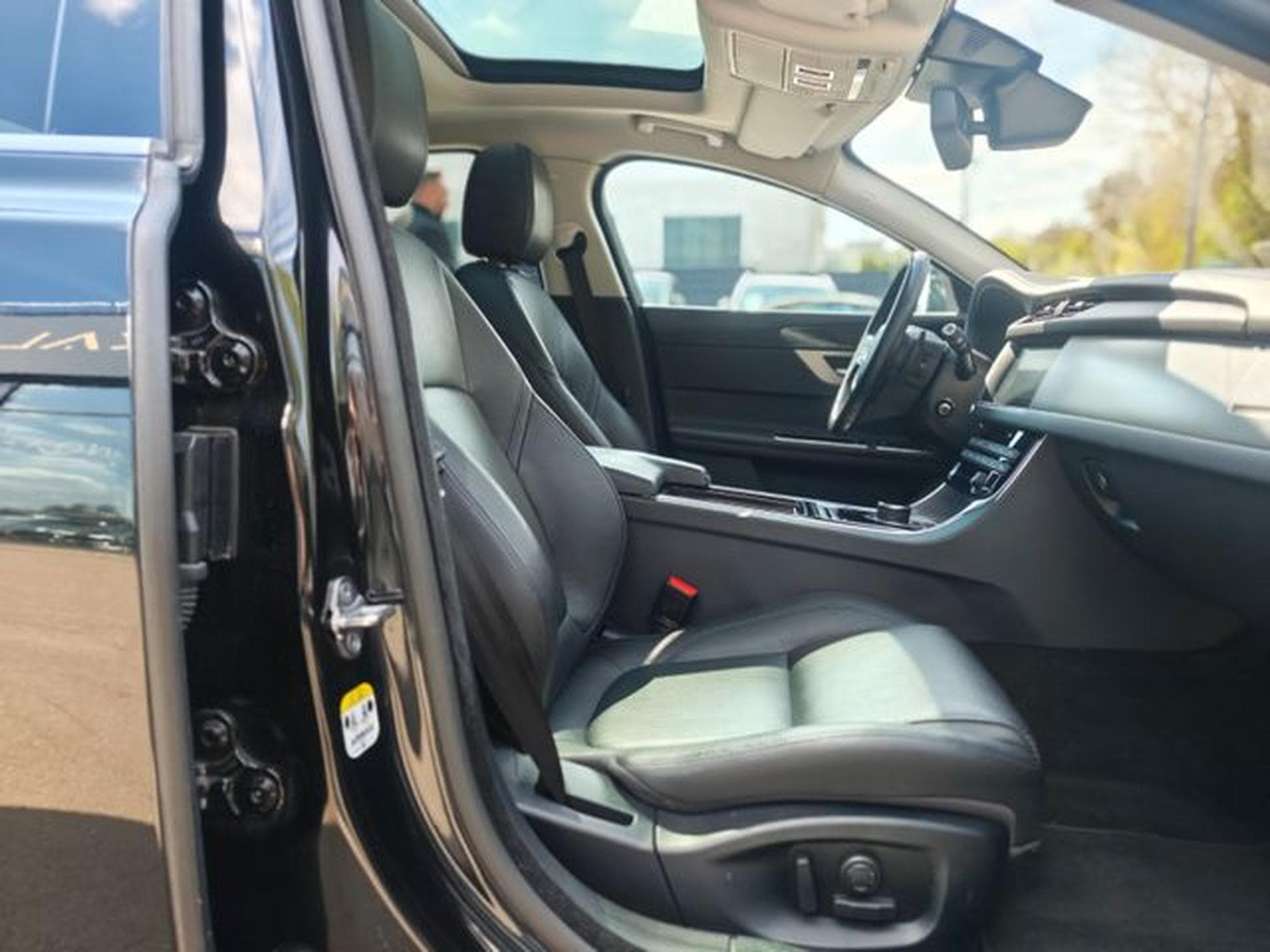 Jaguar XF XF 3.0 300PS*PORTOFOLIO*SOUNDSYSTEM*NAVI*KAMERA* (2017) - Photo 14