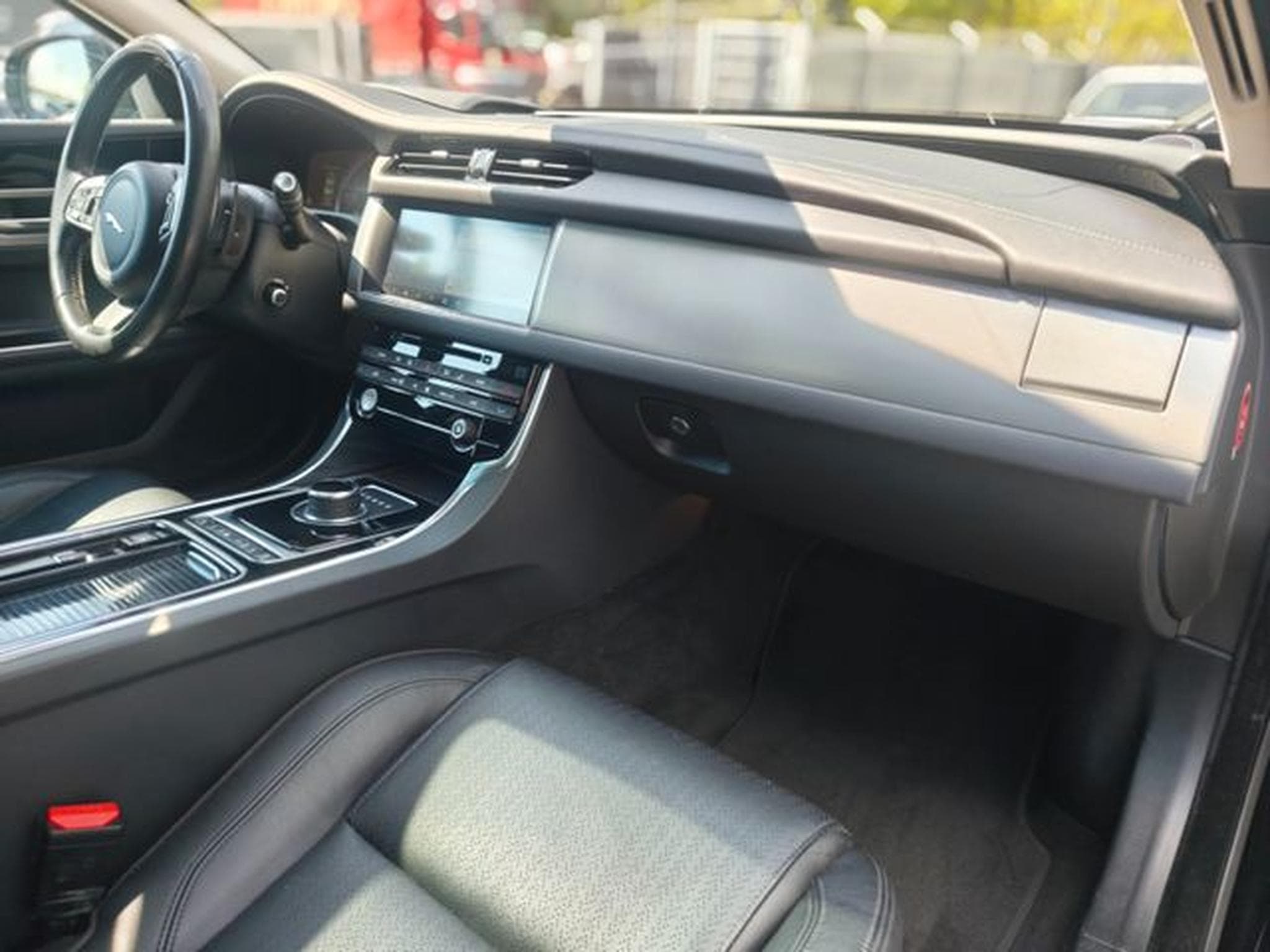 Jaguar XF XF 3.0 300PS*PORTOFOLIO*SOUNDSYSTEM*NAVI*KAMERA* (2017) - Photo 15