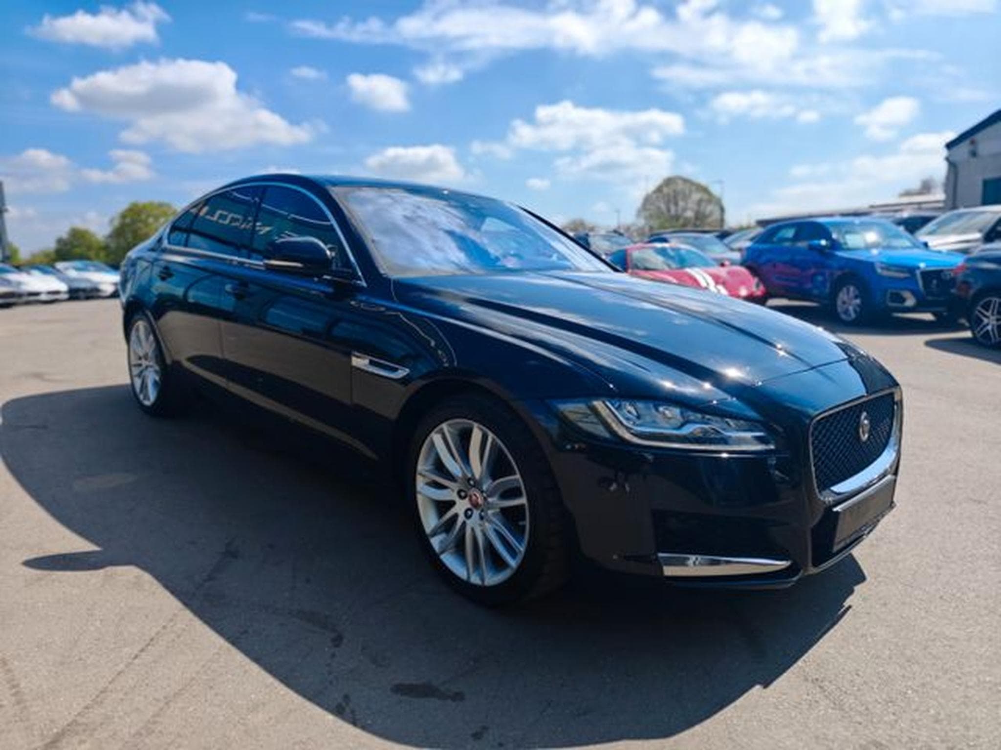 Jaguar XF XF 3.0 300PS*PORTOFOLIO*SOUNDSYSTEM*NAVI*KAMERA* (2017) - Photo 4