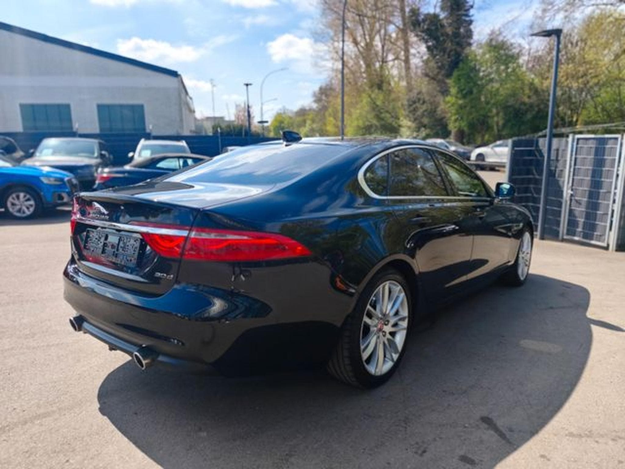 Jaguar XF XF 3.0 300PS*PORTOFOLIO*SOUNDSYSTEM*NAVI*KAMERA* (2017) - Photo 6