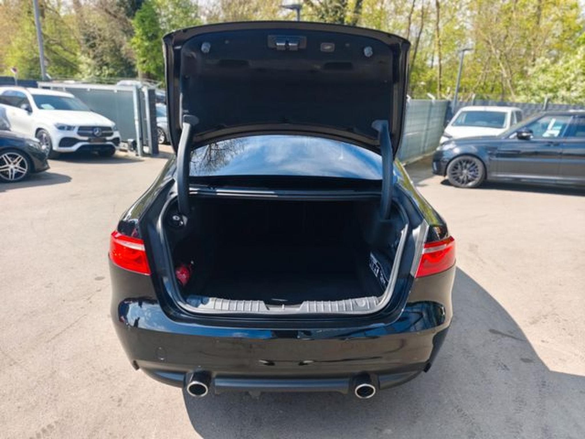 Jaguar XF XF 3.0 300PS*PORTOFOLIO*SOUNDSYSTEM*NAVI*KAMERA* (2017) - Photo 8