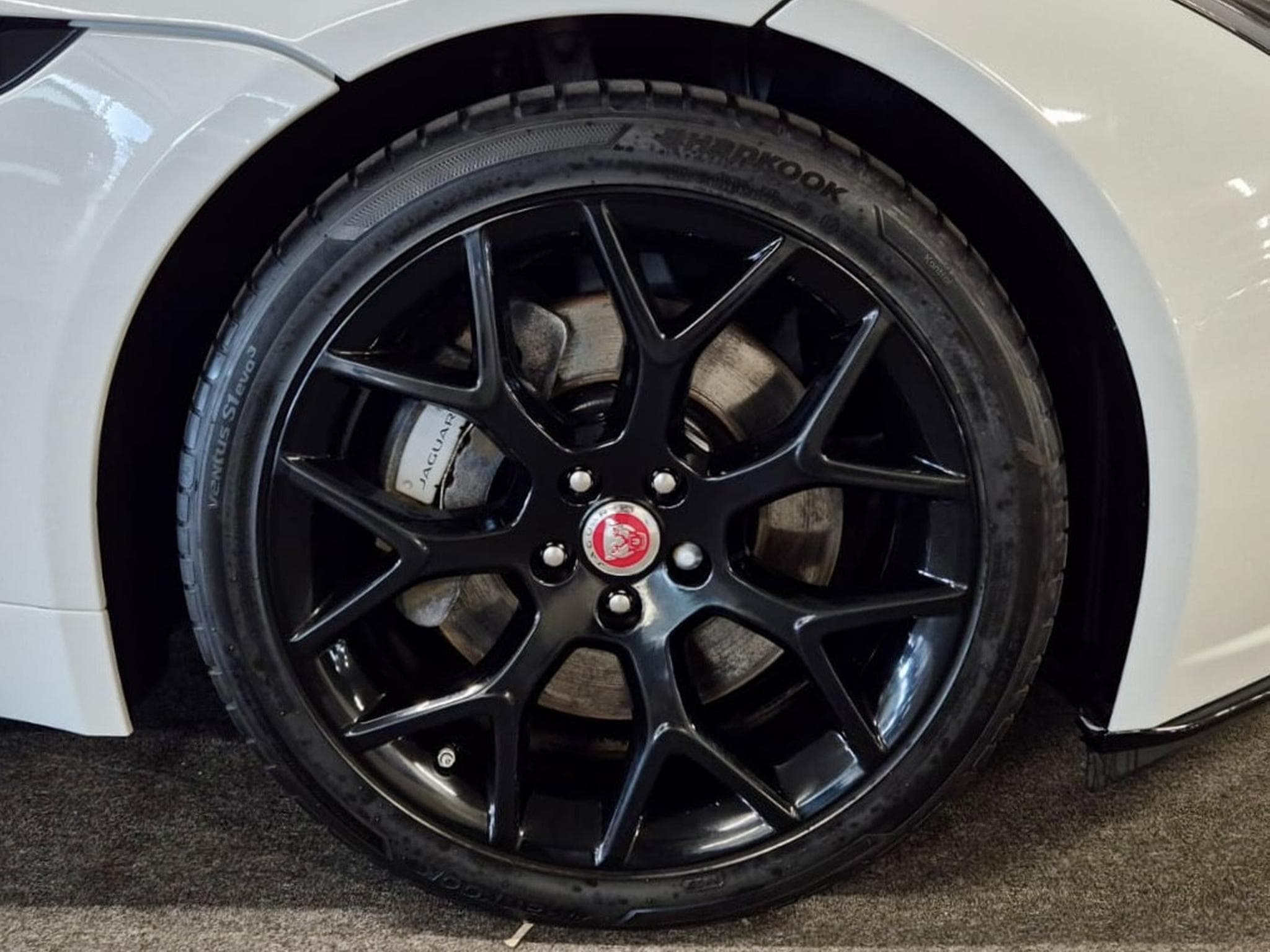 Jaguar F-Type 3.0 V6 P-340 COUPE R-DYNAMIC MERIDIAN PANO CUIR NAVI 1 HAND (2019) - Foto 12