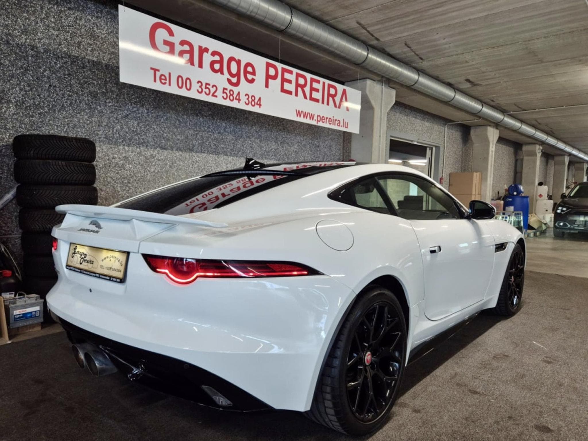 Jaguar F-Type 3.0 V6 P-340 COUPE R-DYNAMIC MERIDIAN PANO CUIR NAVI 1 HAND (2019) - Foto 2