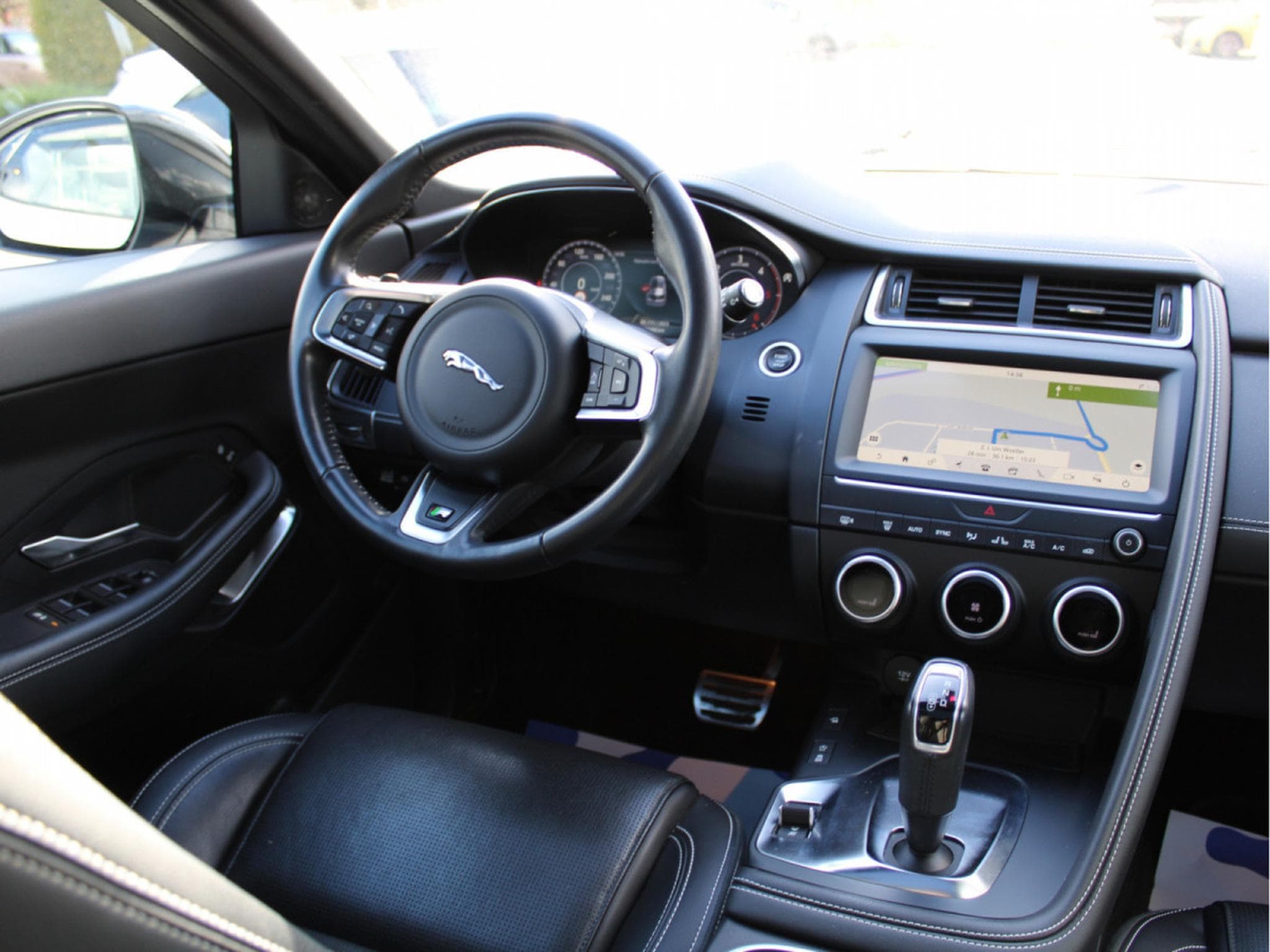 Jaguar E-Pace D 180 AWD R-DYNAMIC PANO CUIR NAVI (2020) - Foto 13