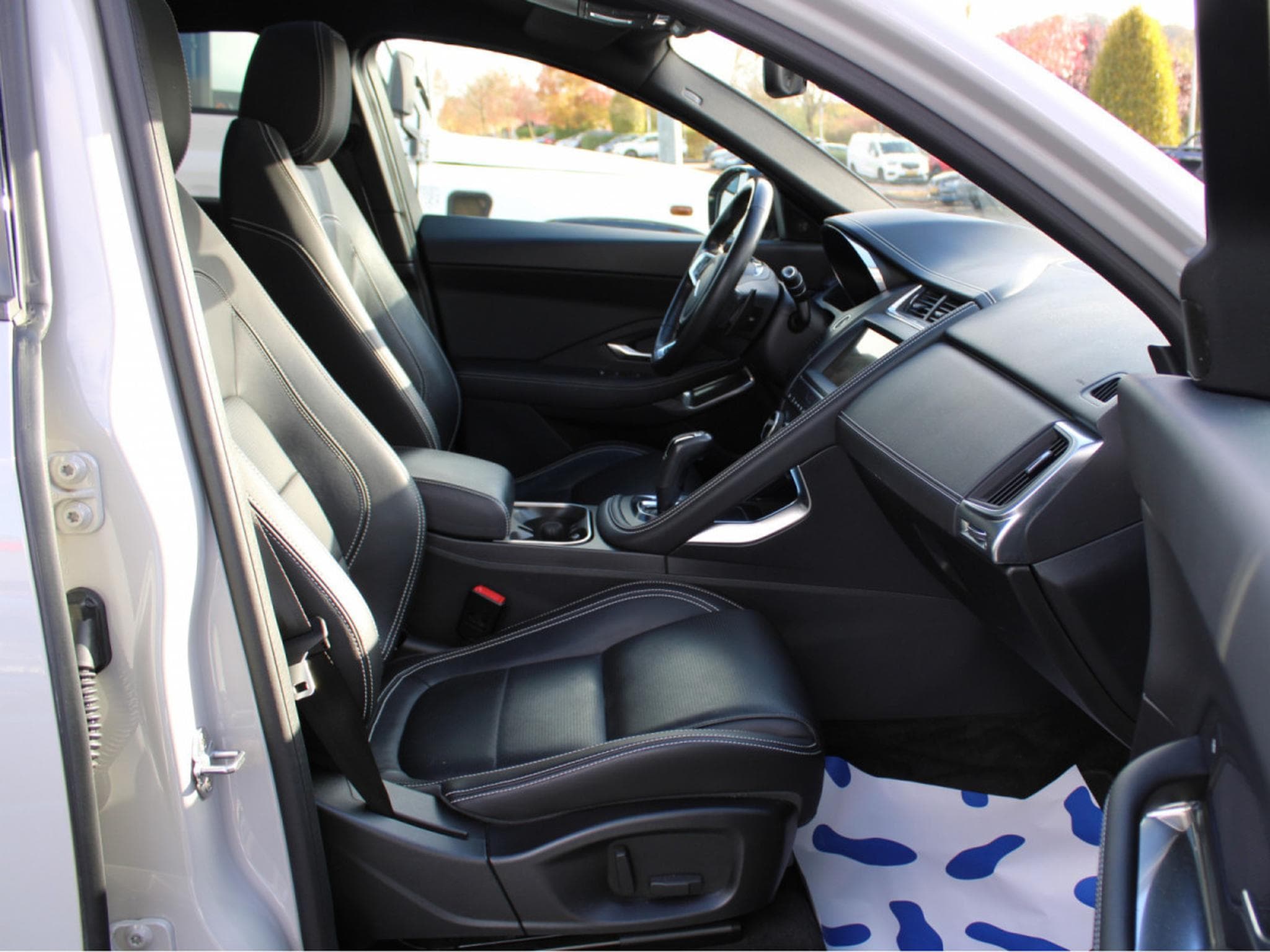 Jaguar E-Pace D 180 AWD R-DYNAMIC PANO CUIR NAVI (2020) - Foto 14