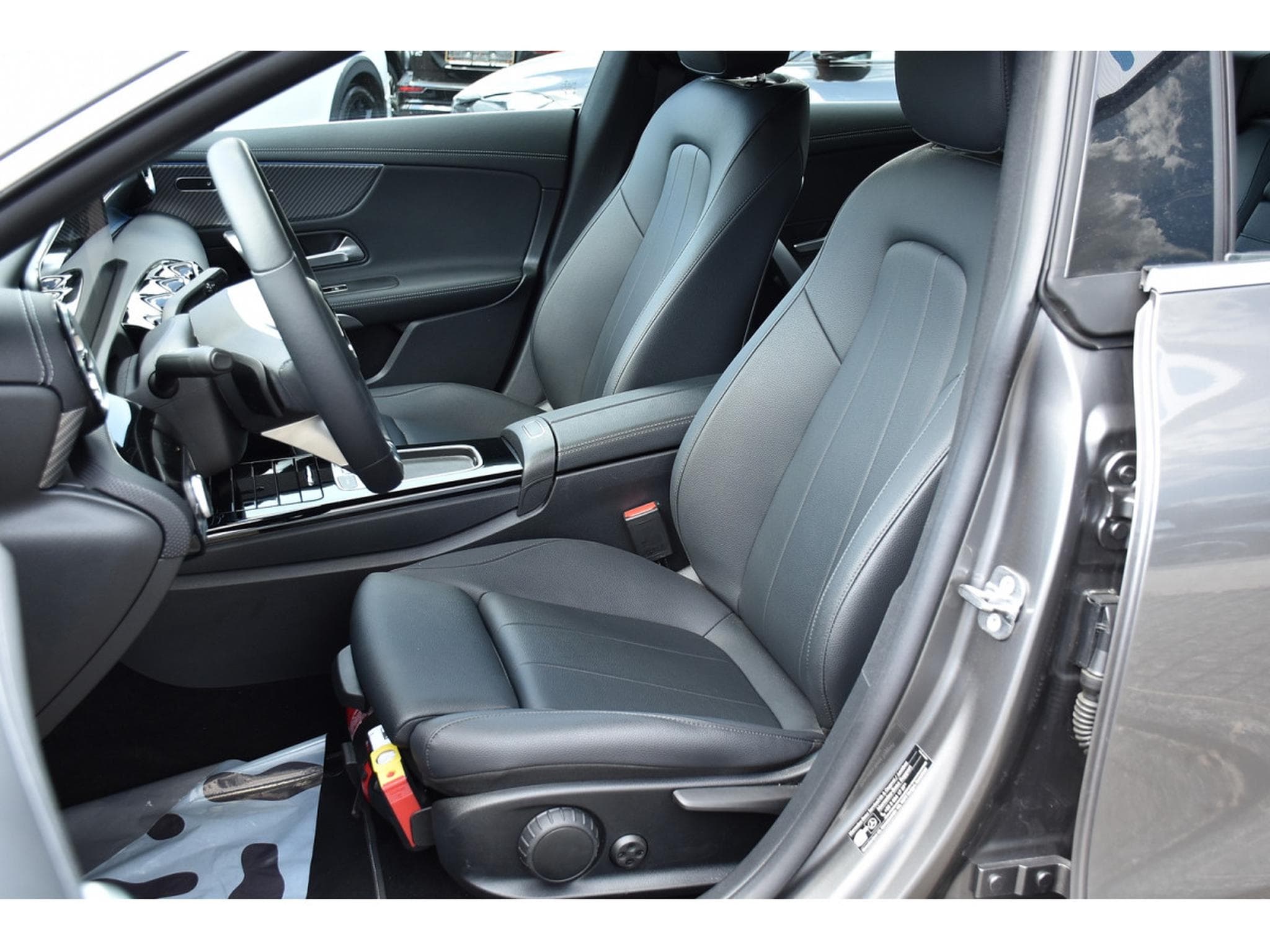 Mercedes CLA 180 CDI Progressive 8G-DCT CUIR GPS LANE CAM 1° MAIN (2025) - Foto 6